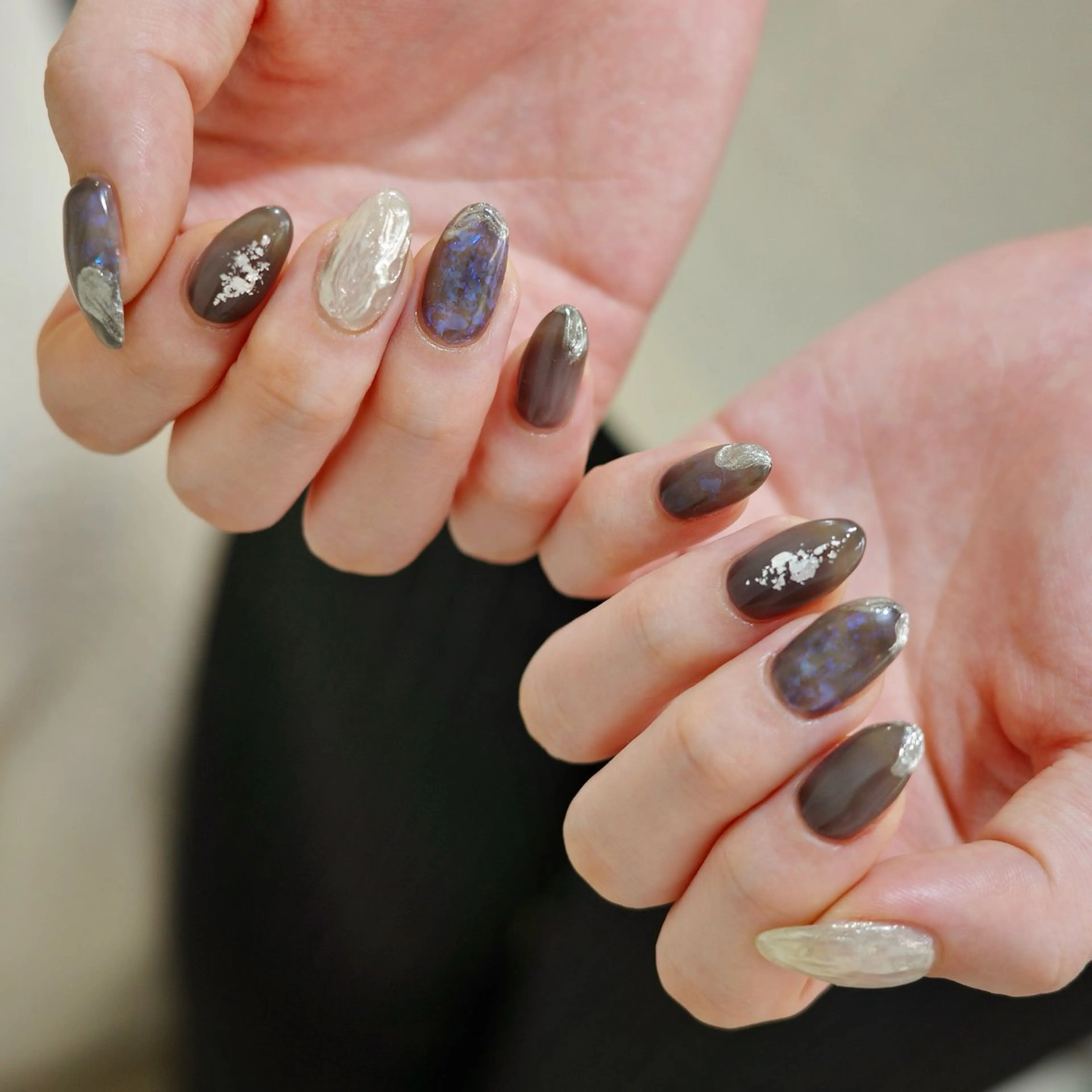 ネイル オーロラネイル ブルー シルバー ハンドネイル pointillé .ayaのネイルデザイン