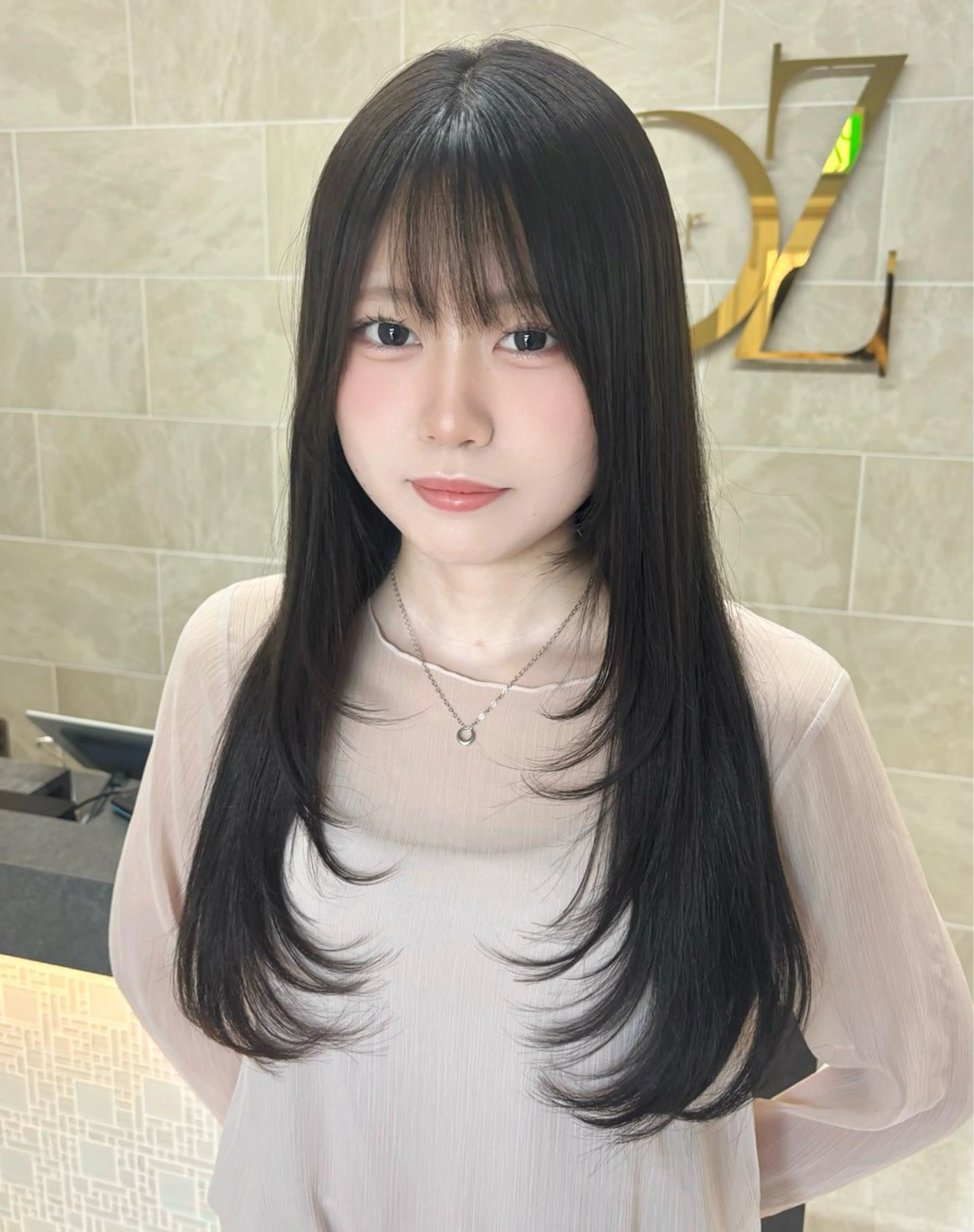 ロング カラー レイヤーカット 桐生 かれんのヘアスタイル