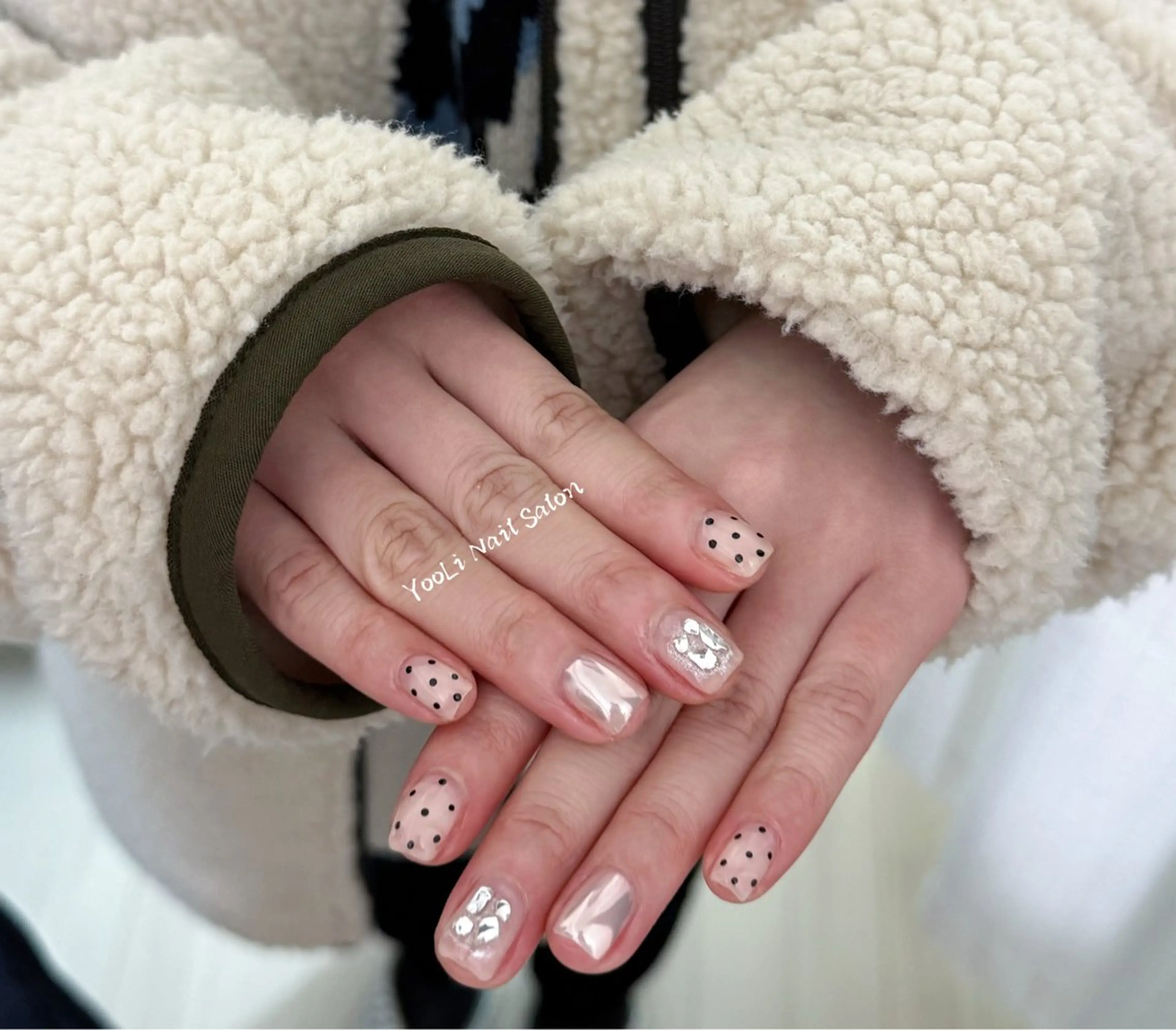 ネイル フレンチネイル グラデーション キラキラネイル 韓国ネイル マグネットネイル ハンドネイル 🎀🎀YooLi Nail Salonのネイルデザイン