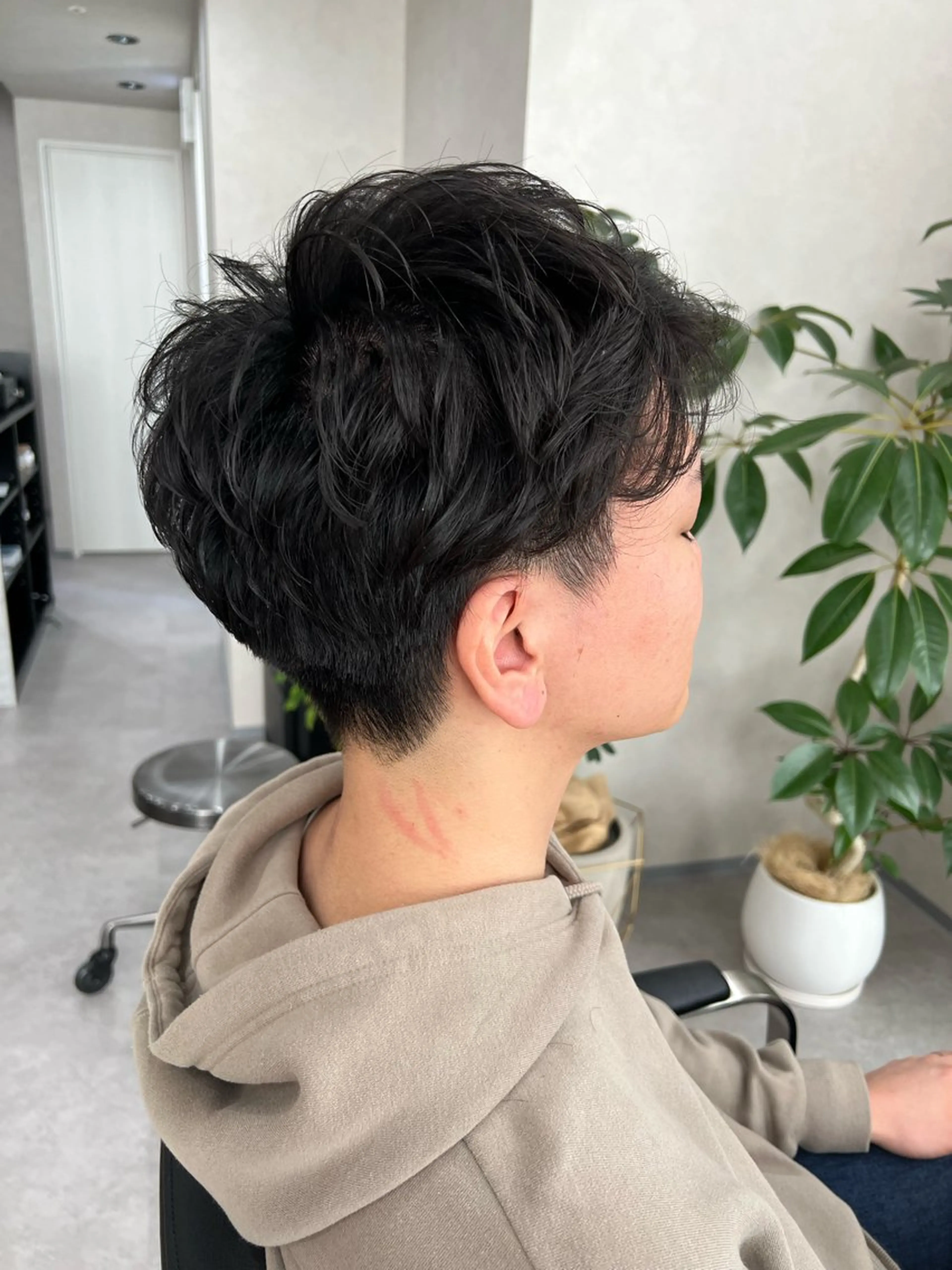 パーマ ニュアンスパーマ カット パーマ トリートメント 艶ボブ🤎ボブパーマ 透明感カラー\メンズのヘアスタイル