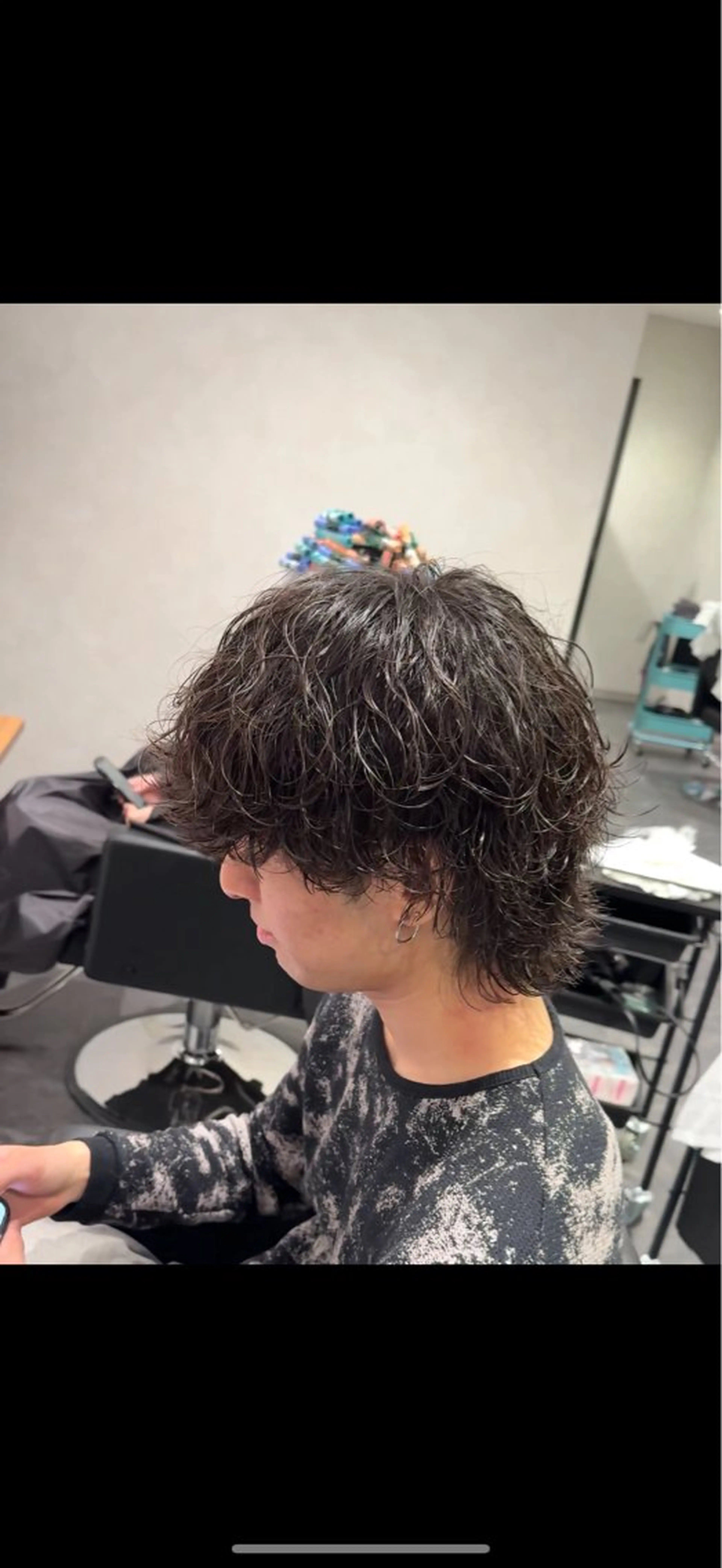 ミディアム パーマ メンズ ミディアムパーマ メンズパーマ メンズウルフカット ウルフカット カット パーマ メンズパーマ特化 美容師kouyaのヘアスタイル