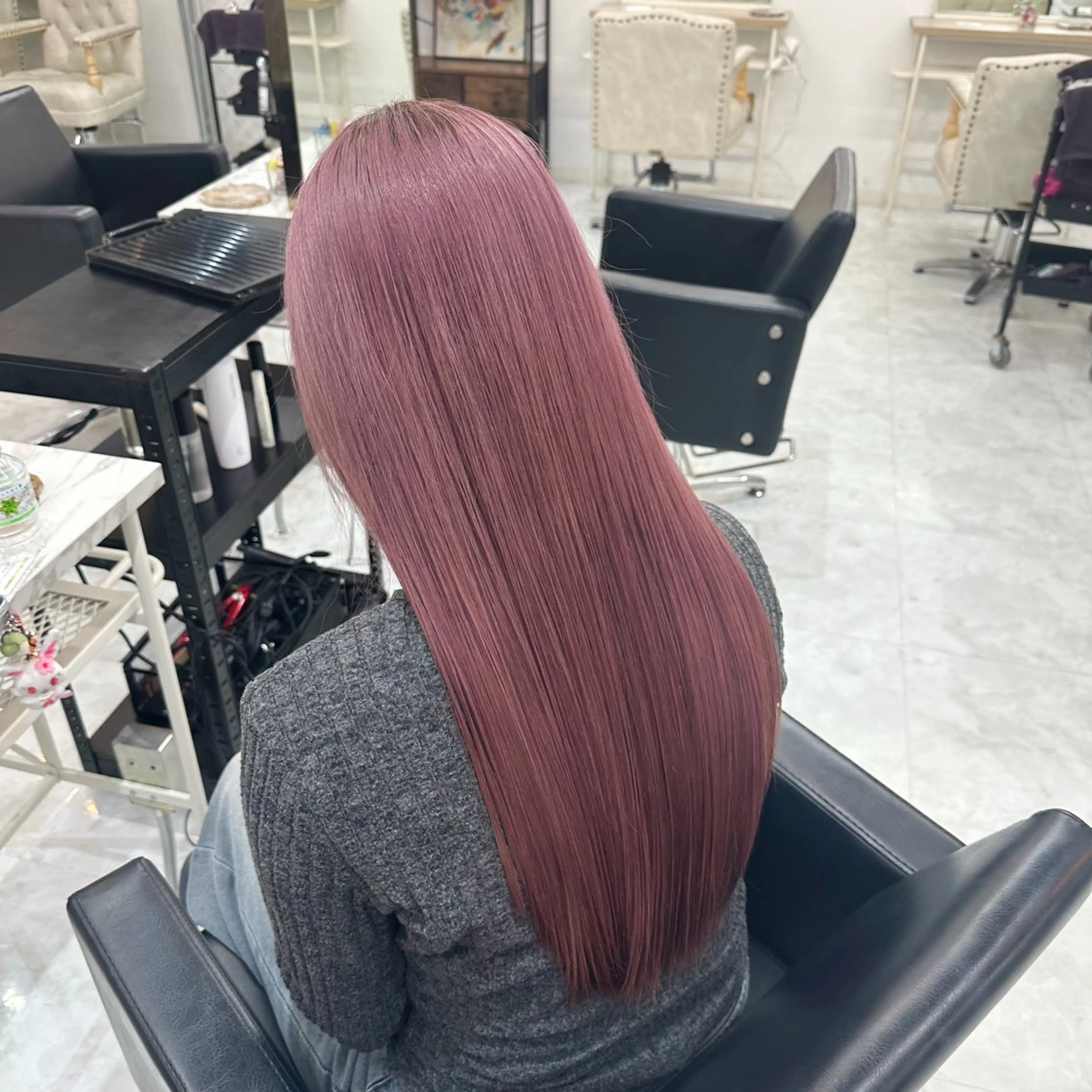 ロング カラー ピンクカラー ヘアカラー トリートメント 💎艶々ハイトーン MOE💍🤍のヘアスタイル