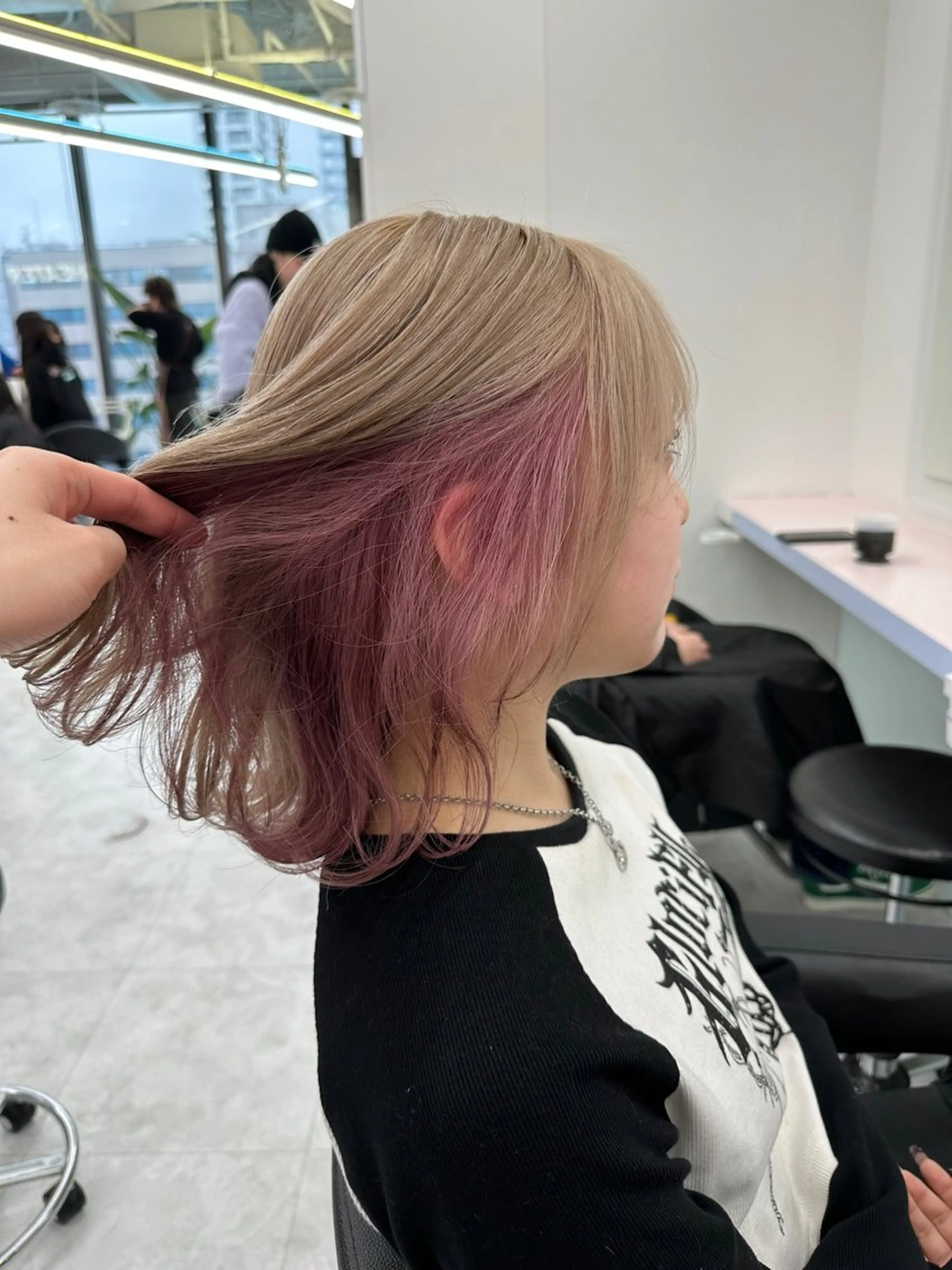 ミディアム カラー ヘアカラー ヘッドスパ 🫧ハイトーン🫧 ベージュ🫧徹哉のヘアスタイル