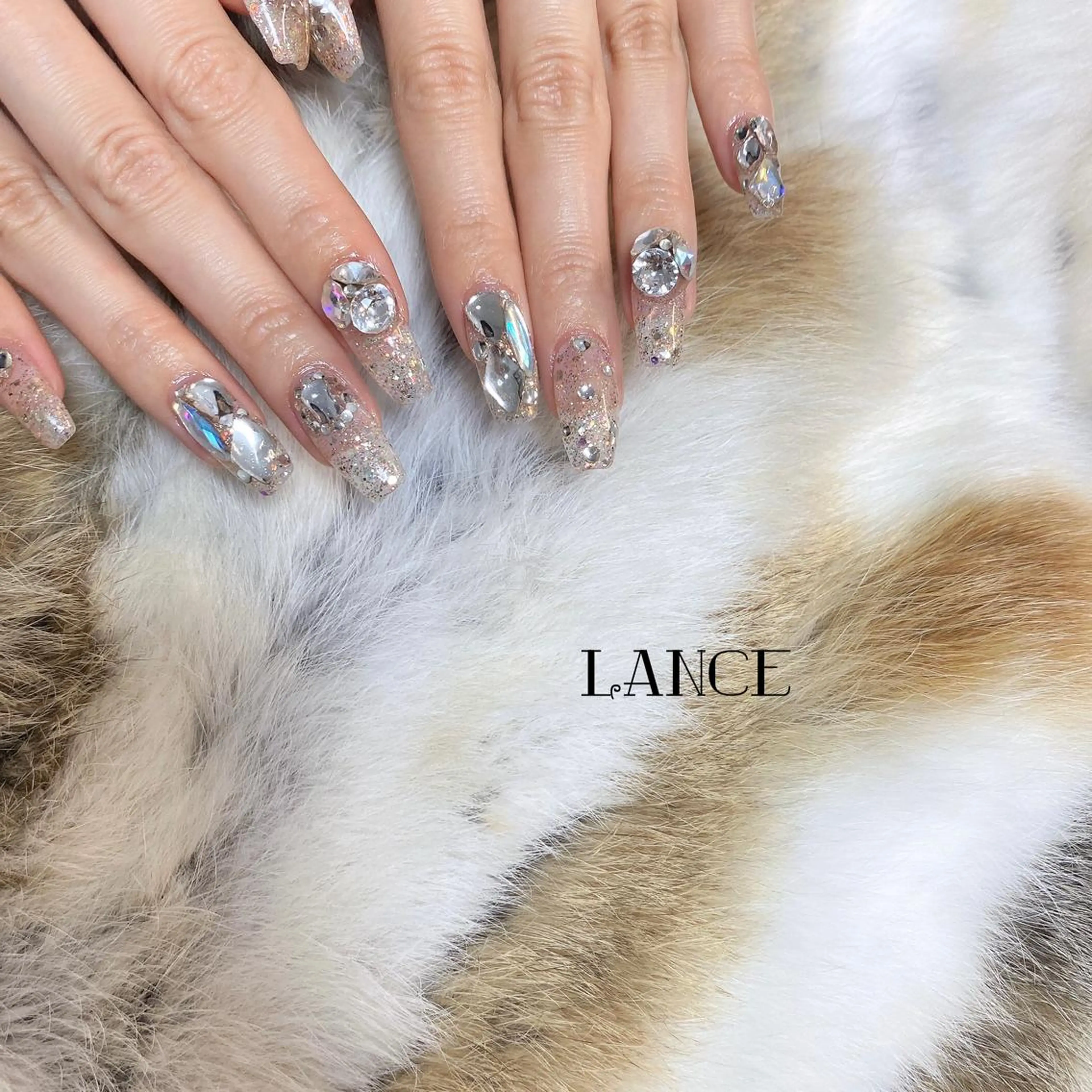 ミディアム ハンドネイル Lance nailのネイルデザイン