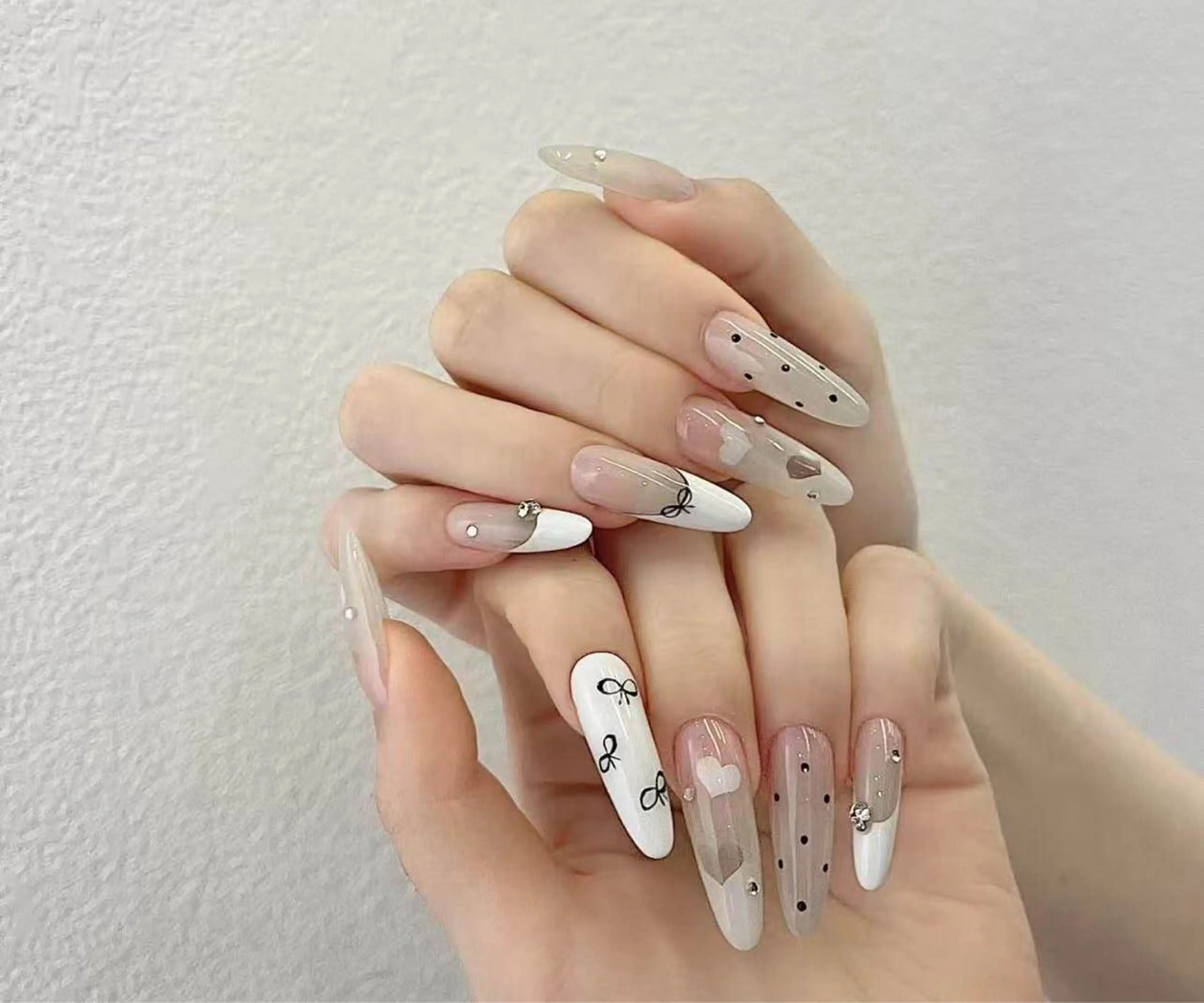 ネイル フラワーネイル フレンチネイル ジェルネイル ガラスフレンチ ハート ハンドネイル BabyYouMi nailのネイルデザイン