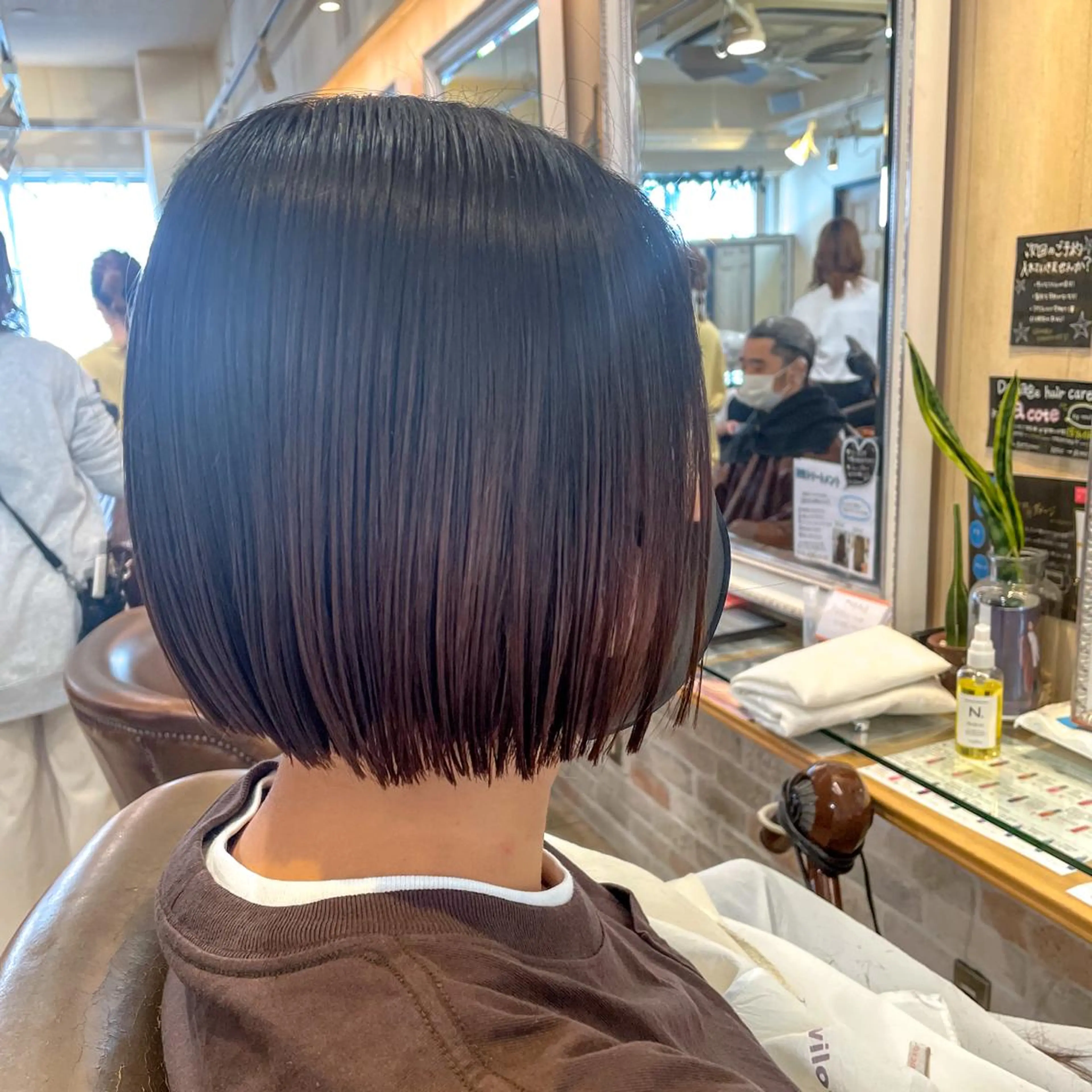 ショート ボブ カット トリートメント 切りっぱなしボブ ソノキユウカのヘアスタイル