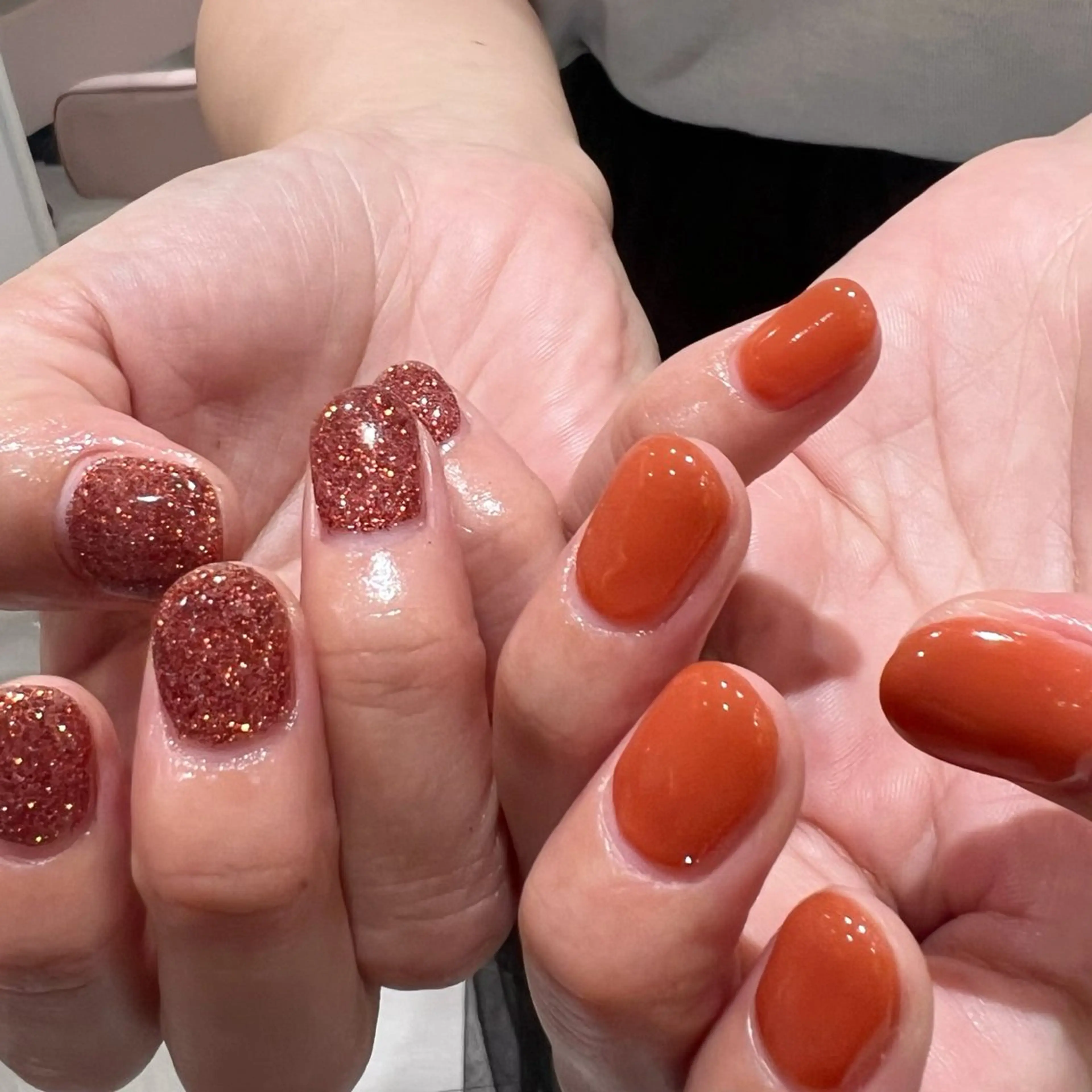 ネイル ラメ(グリッター) ワンカラーネイル ハンドネイル レディースパーマ 🧺🪽/SHUNOのヘアスタイル