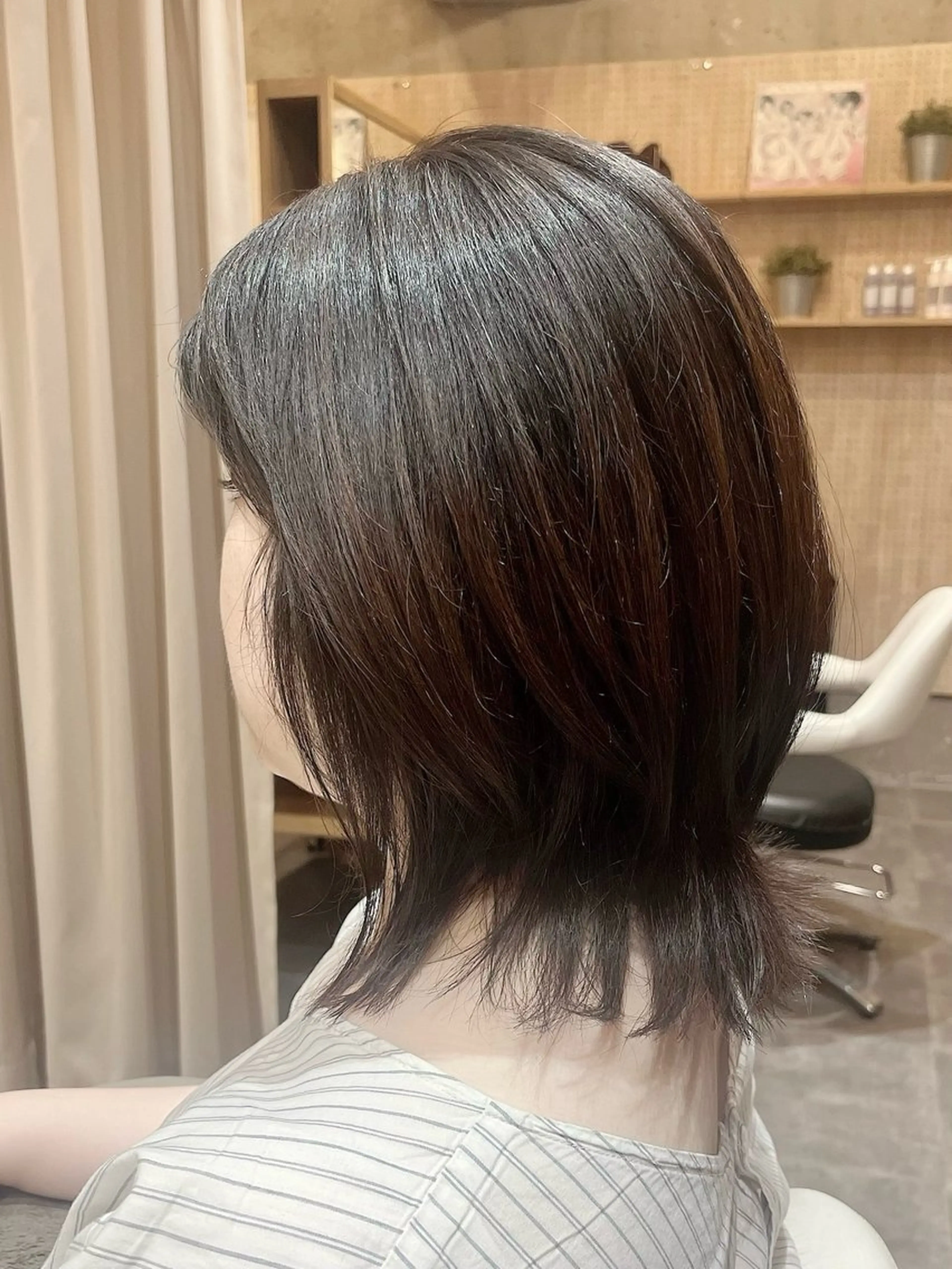 ミディアム くびれヘア くびれレイヤー レイヤーカット カット 佐藤 未来のヘアスタイル