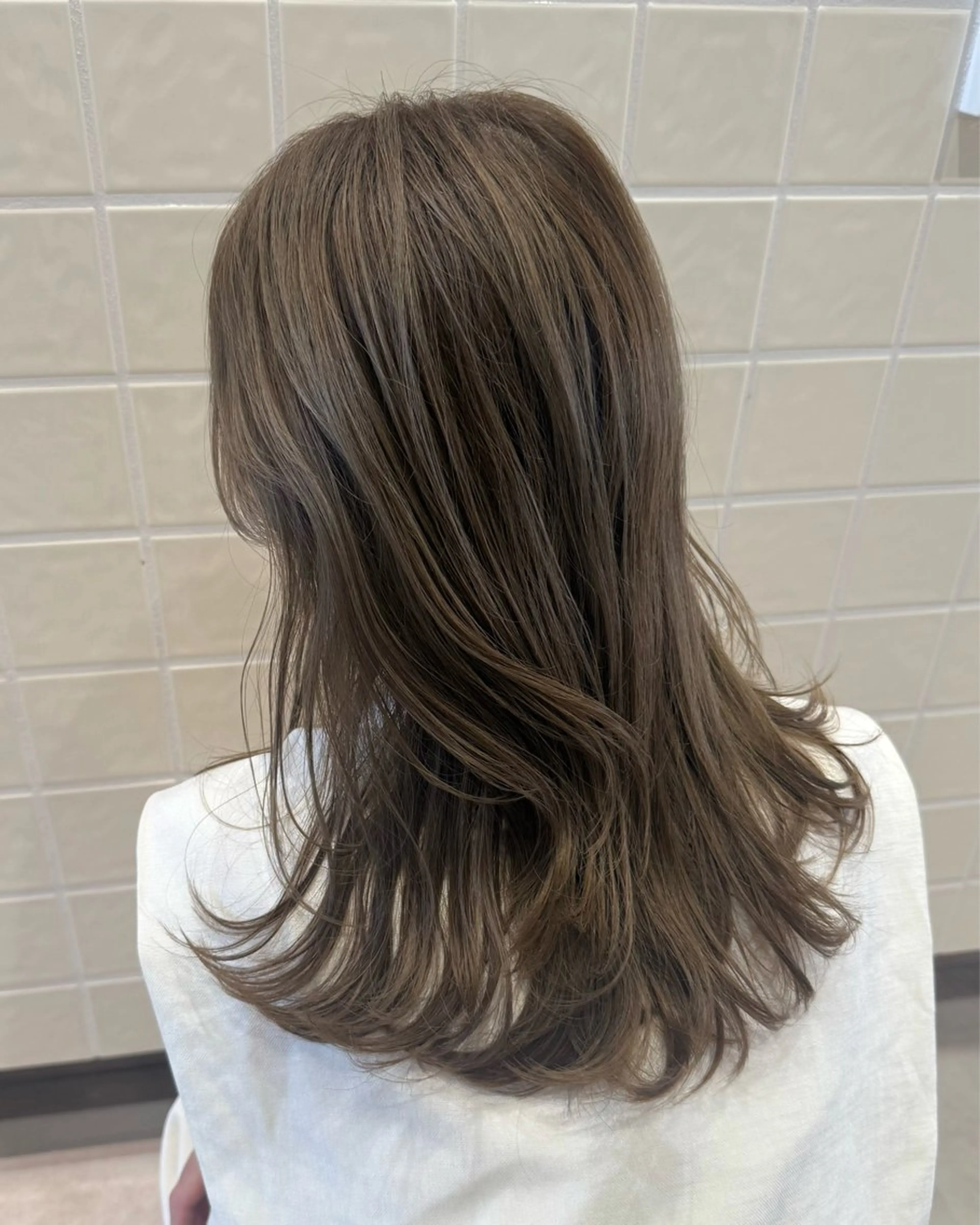 ミディアム カラー MIYU透明感カラー ブリーチなしWカラーのヘアスタイル