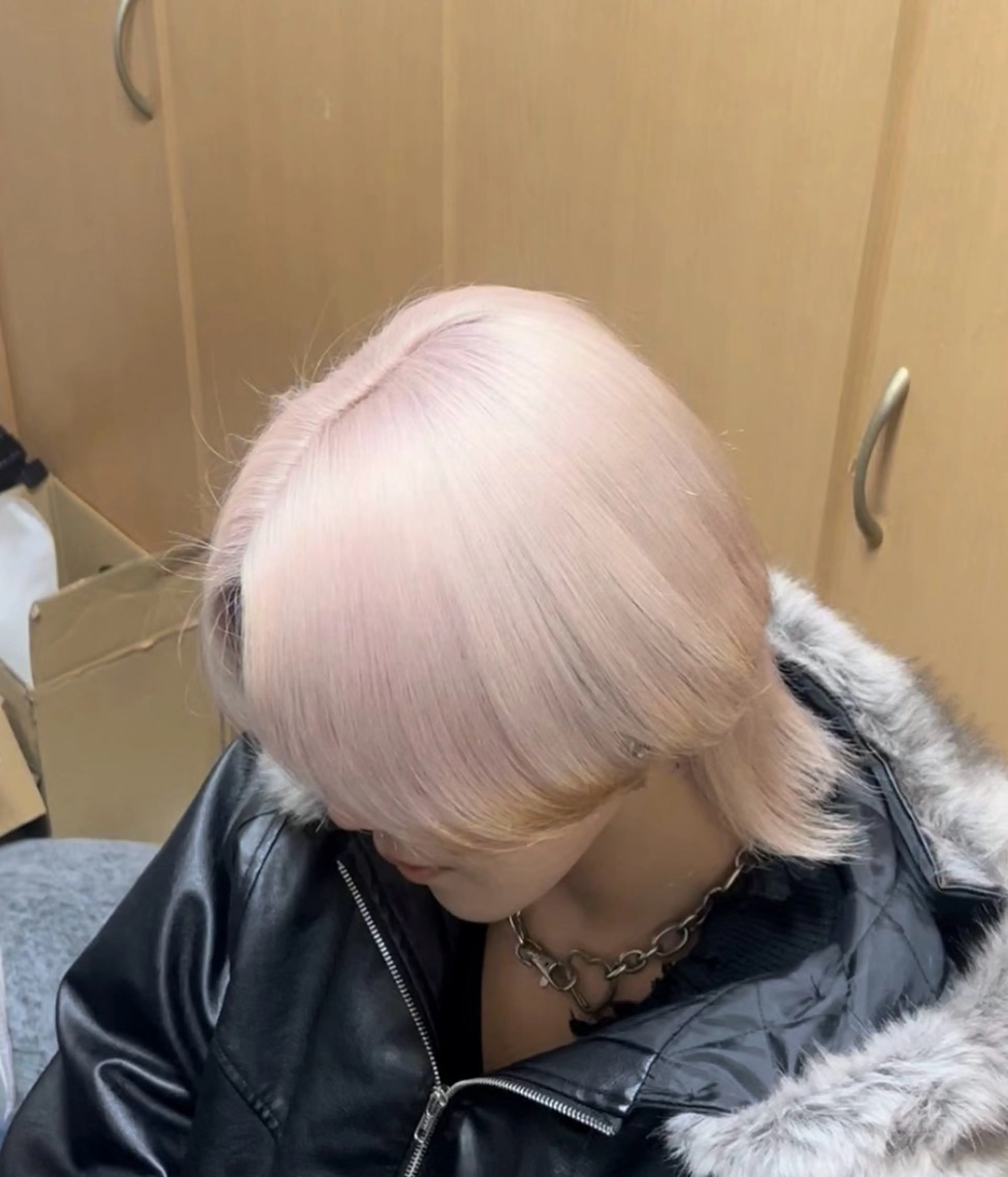 カラー ブリーチ ケアブリーチ ハイトーンカラー 春島 翼のヘアスタイル