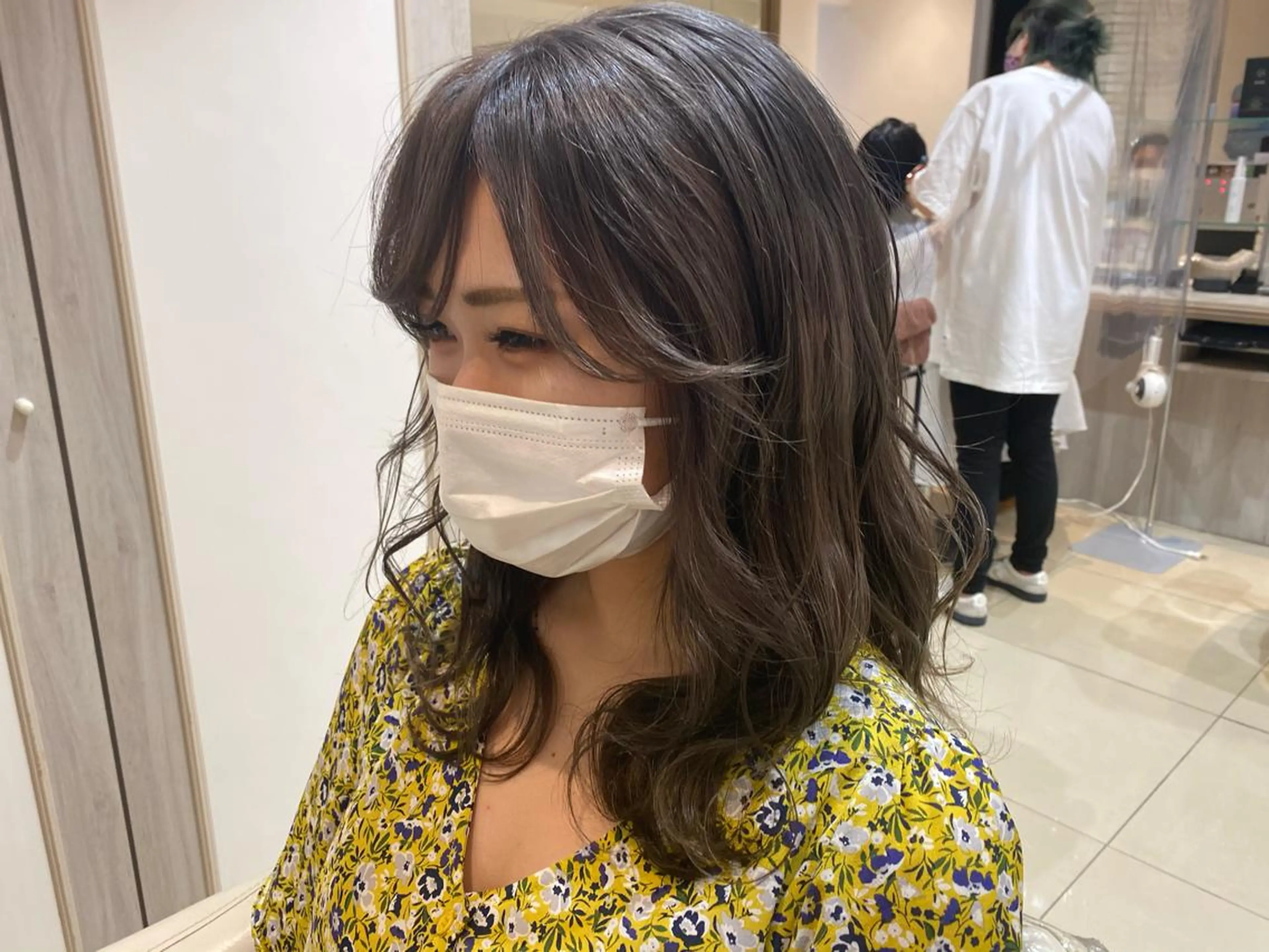 ミディアム カラー ブリーチ ヘアカラー トリートメント 似合う髪型が 分からない方へのヘアスタイル