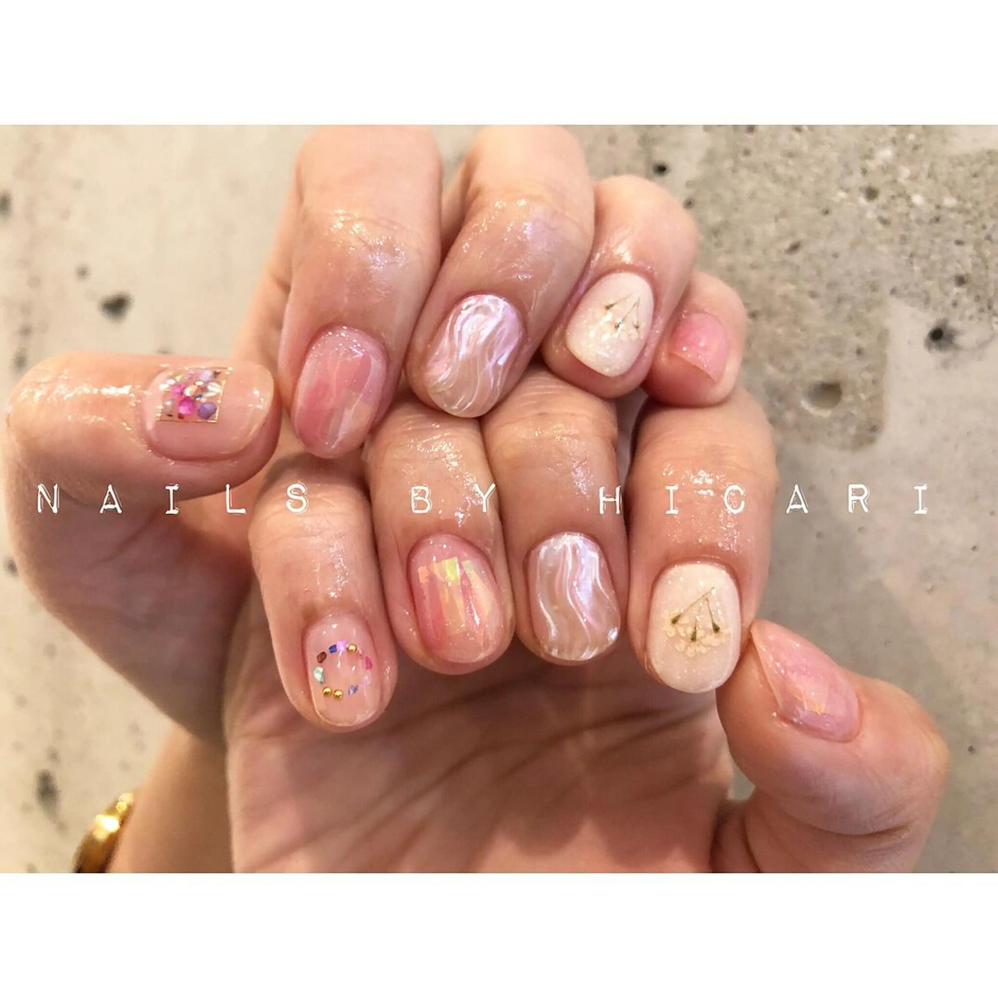 ショート カラー ヘアアレンジ マツエク・マツパ illum hicariのネイルデザイン