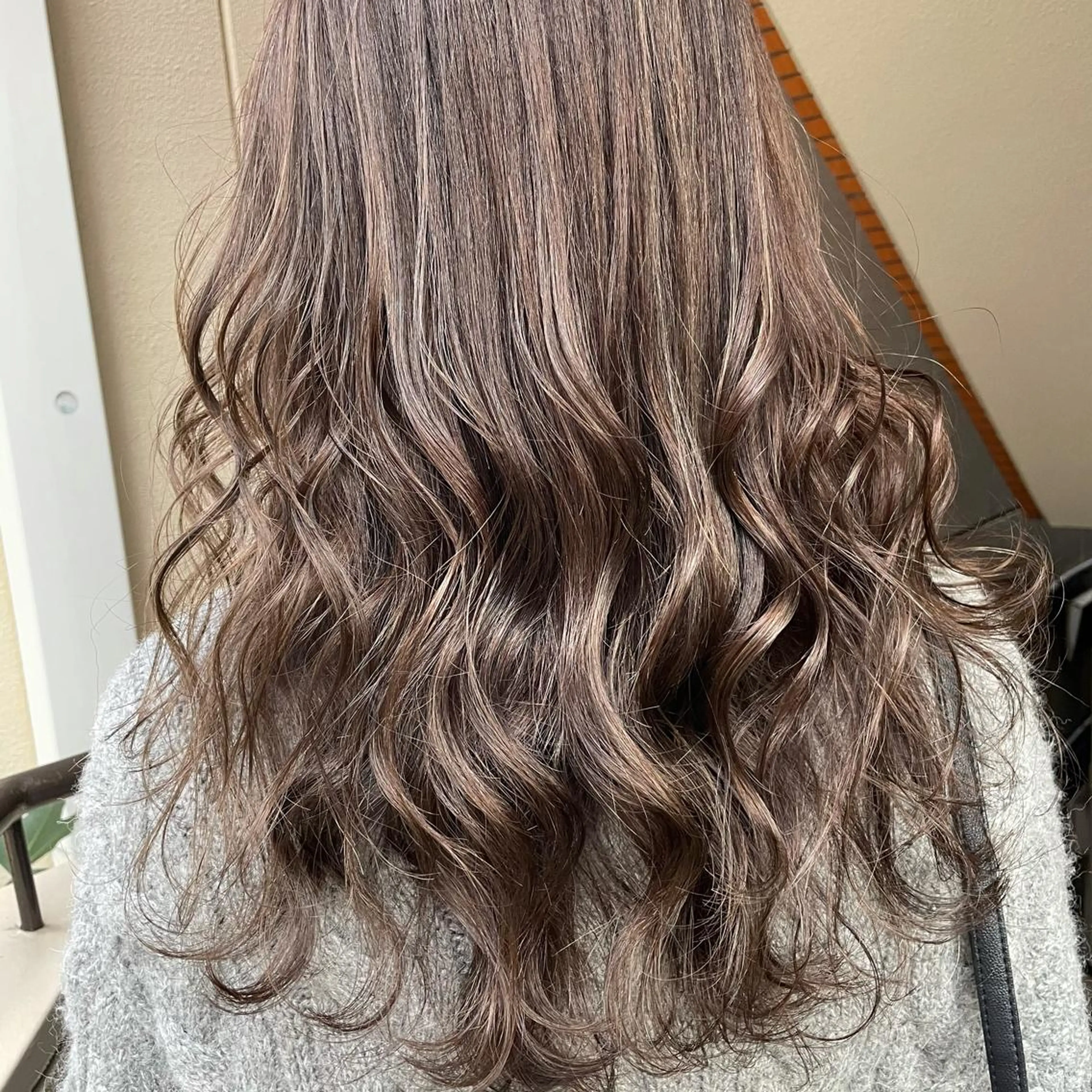 ミディアム カラー パーマ ヘアアレンジ メンズ キッズ ネイル マツエク・マツパ メンズブリーチ ブリーチ 切りっぱなしヘアボブ ミディアムヘアRYOのヘアスタイル
