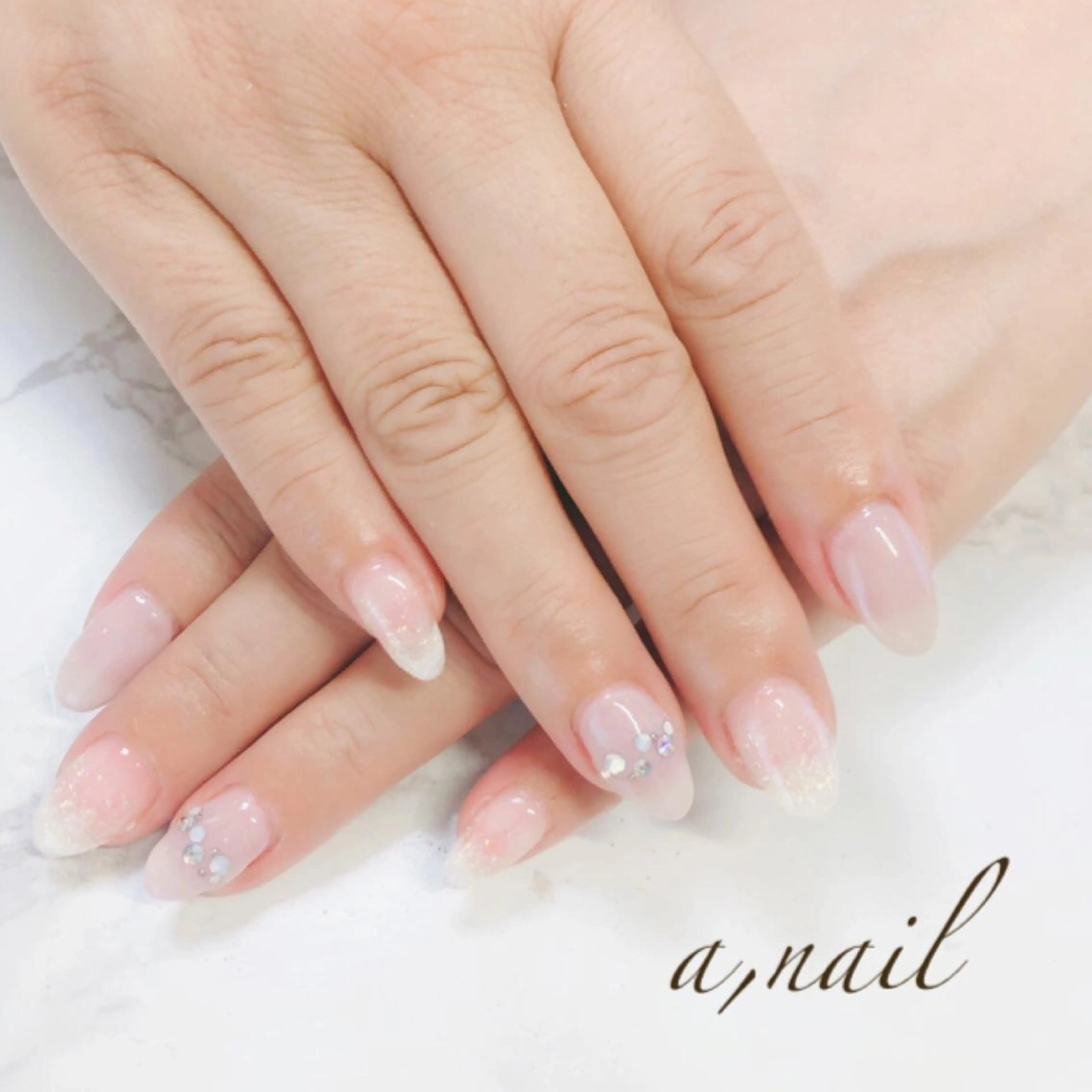 ネイル フットネイル ジェルネイル グラデーション ラメ(グリッター) ラメグラデーション ハンドネイル ネイルサロン エーネイルのネイルデザイン