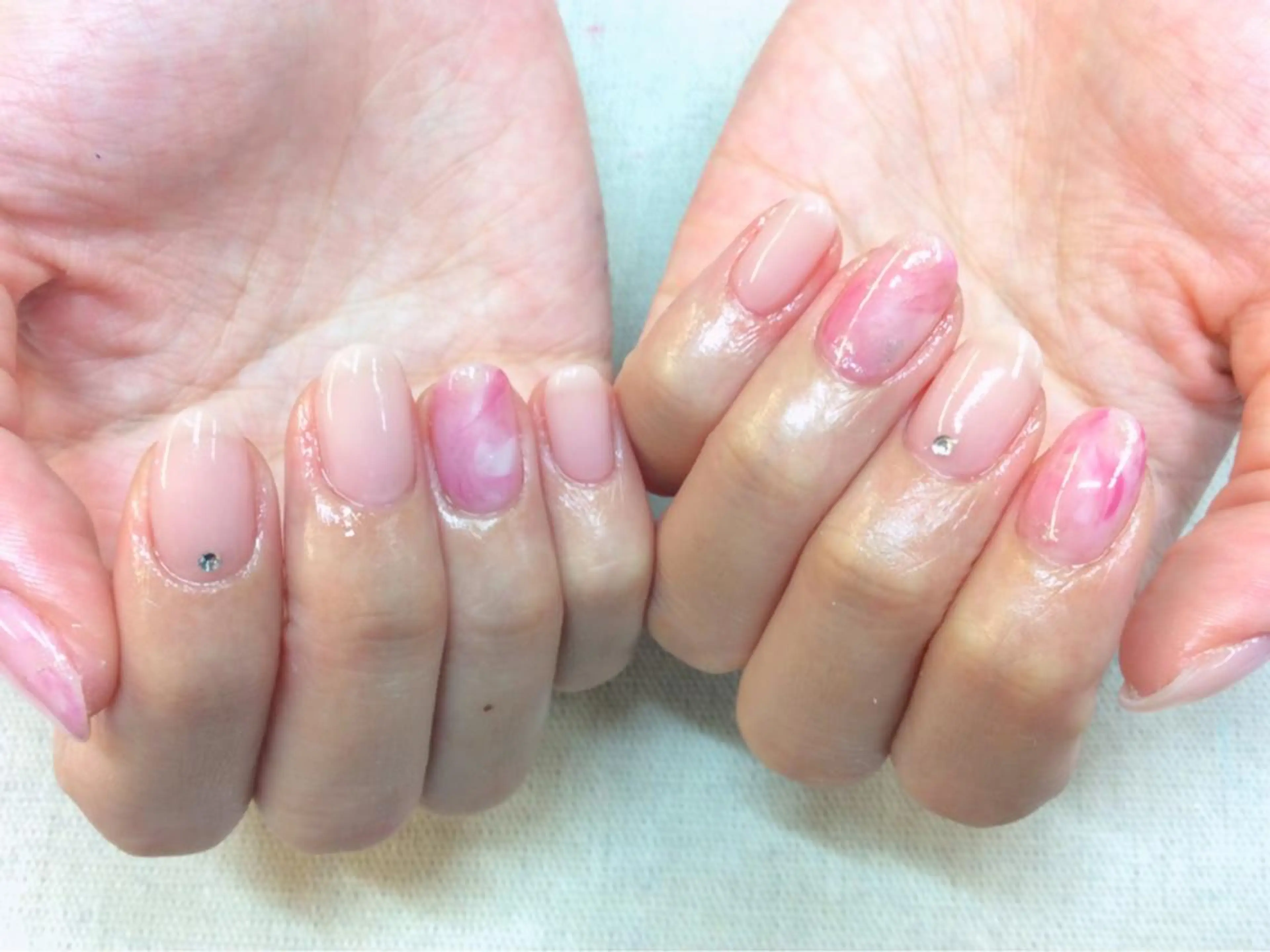 ネイル アートネイル 大理石ネイル(マーブル) ピンク 新橋 ルキナ スタッフのネイルデザイン