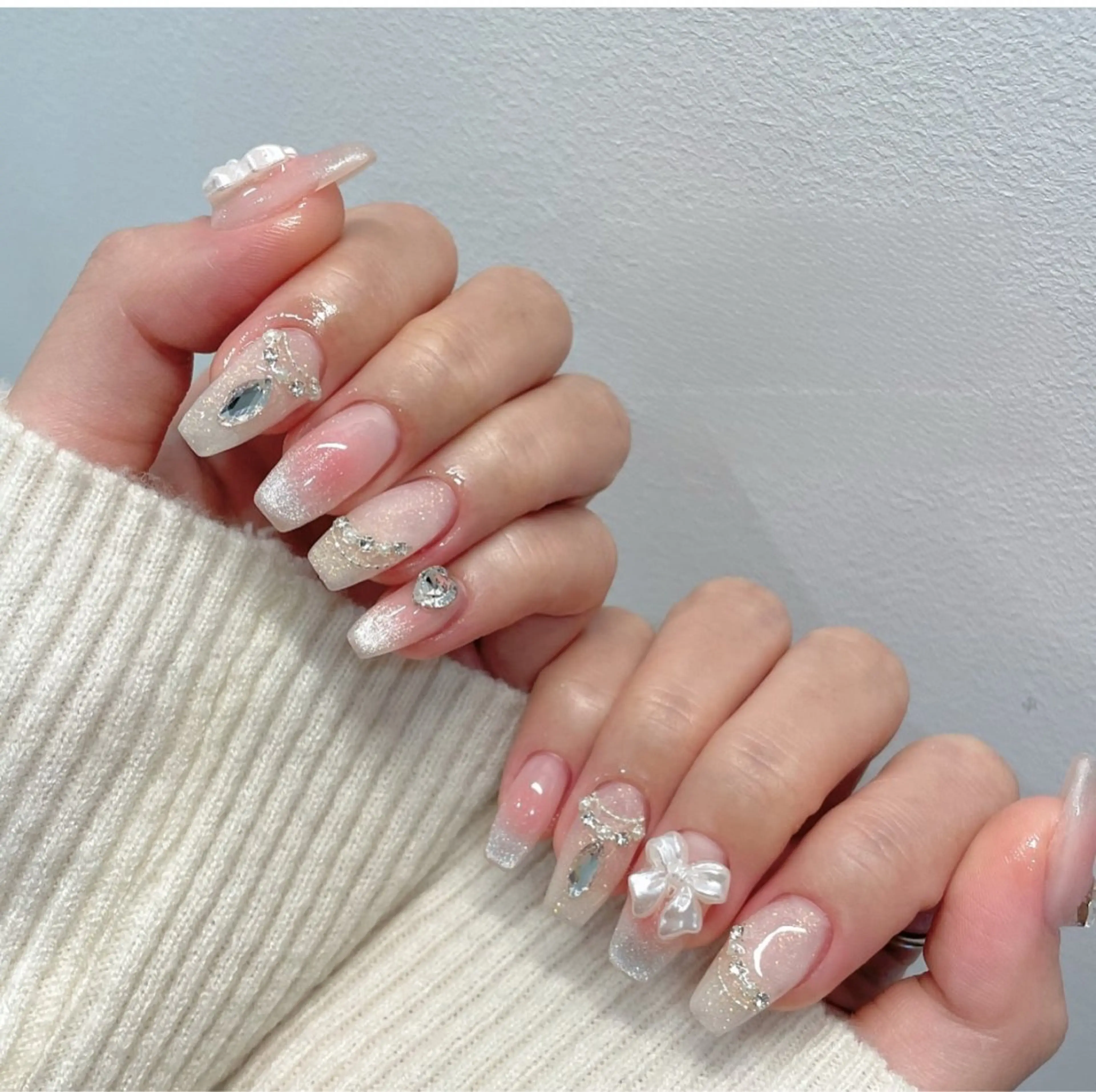 ネイル キラキラネイル マグネットネイル ミラーネイル ニュアンスネイル ワンホンネイル ハンドネイル Lyna 池袋のネイルデザイン