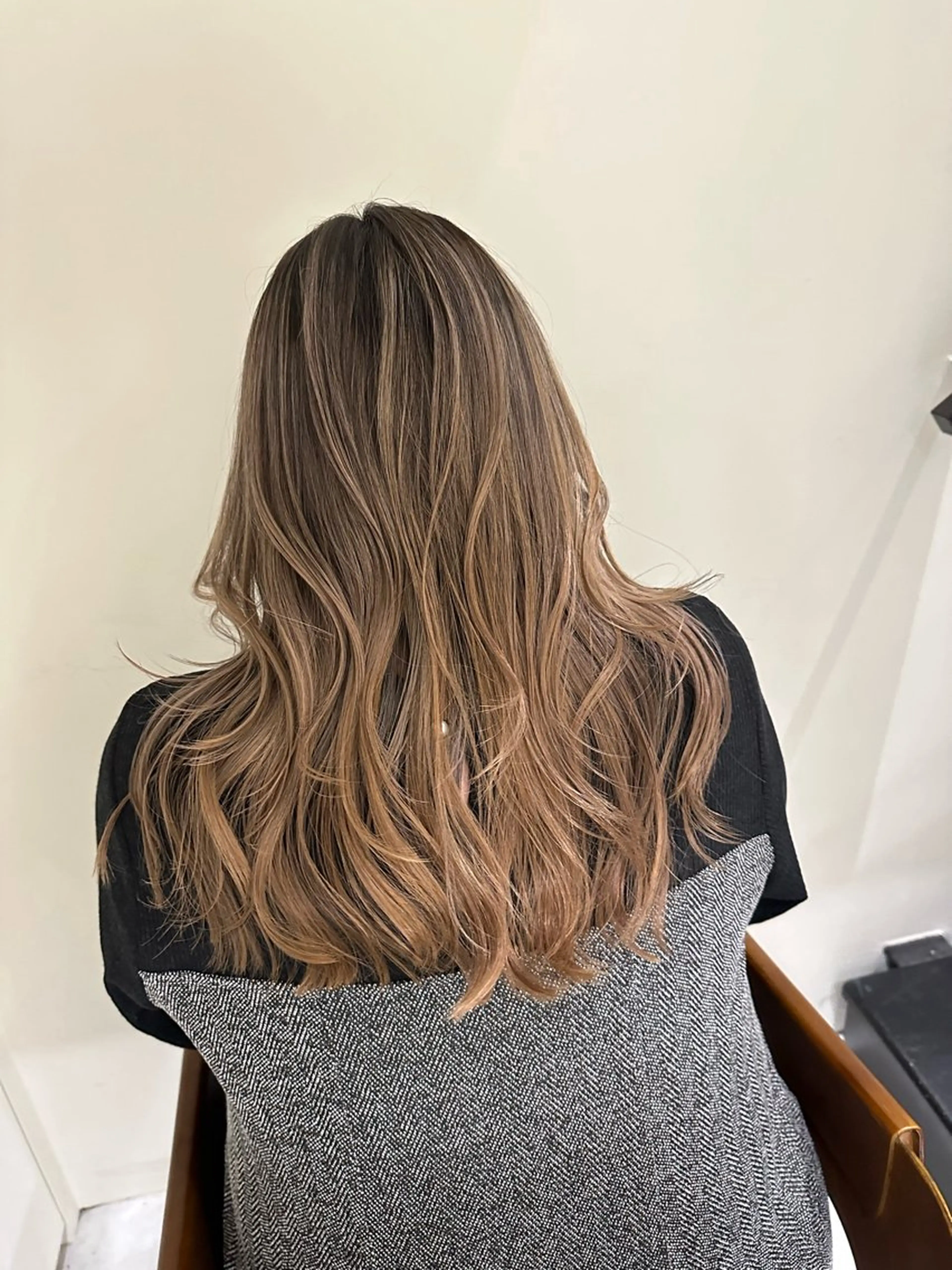 セミロング カラー バレイヤージュ ハイライトカラー ハイライト レイヤーカット ご予約 宜しくお願いします！のヘアスタイル