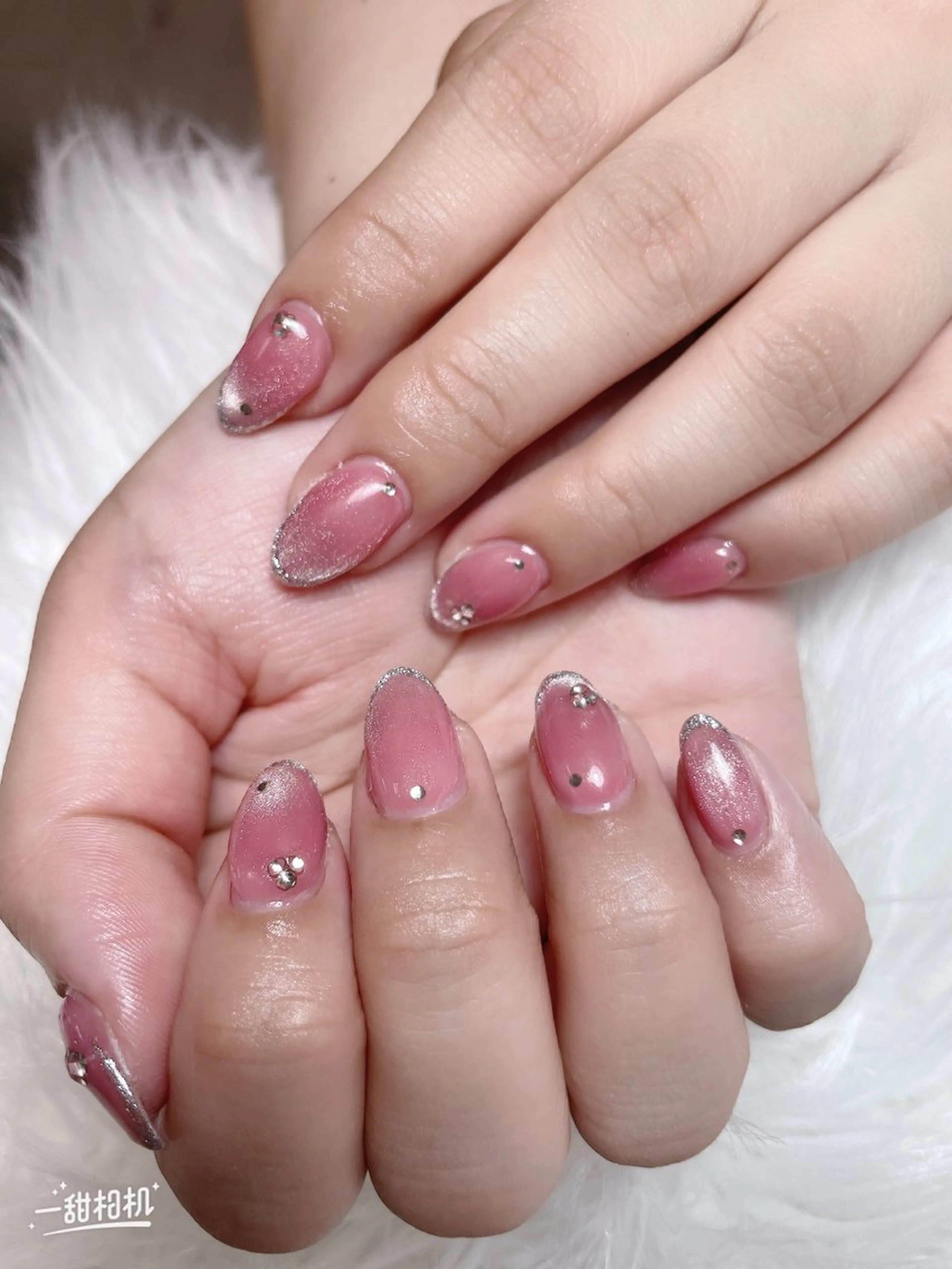 ネイル チークネイル 長さ出し フレンチネイル キラキラネイル ラメ(グリッター) ハンドネイル Vp ネイルのネイルデザイン