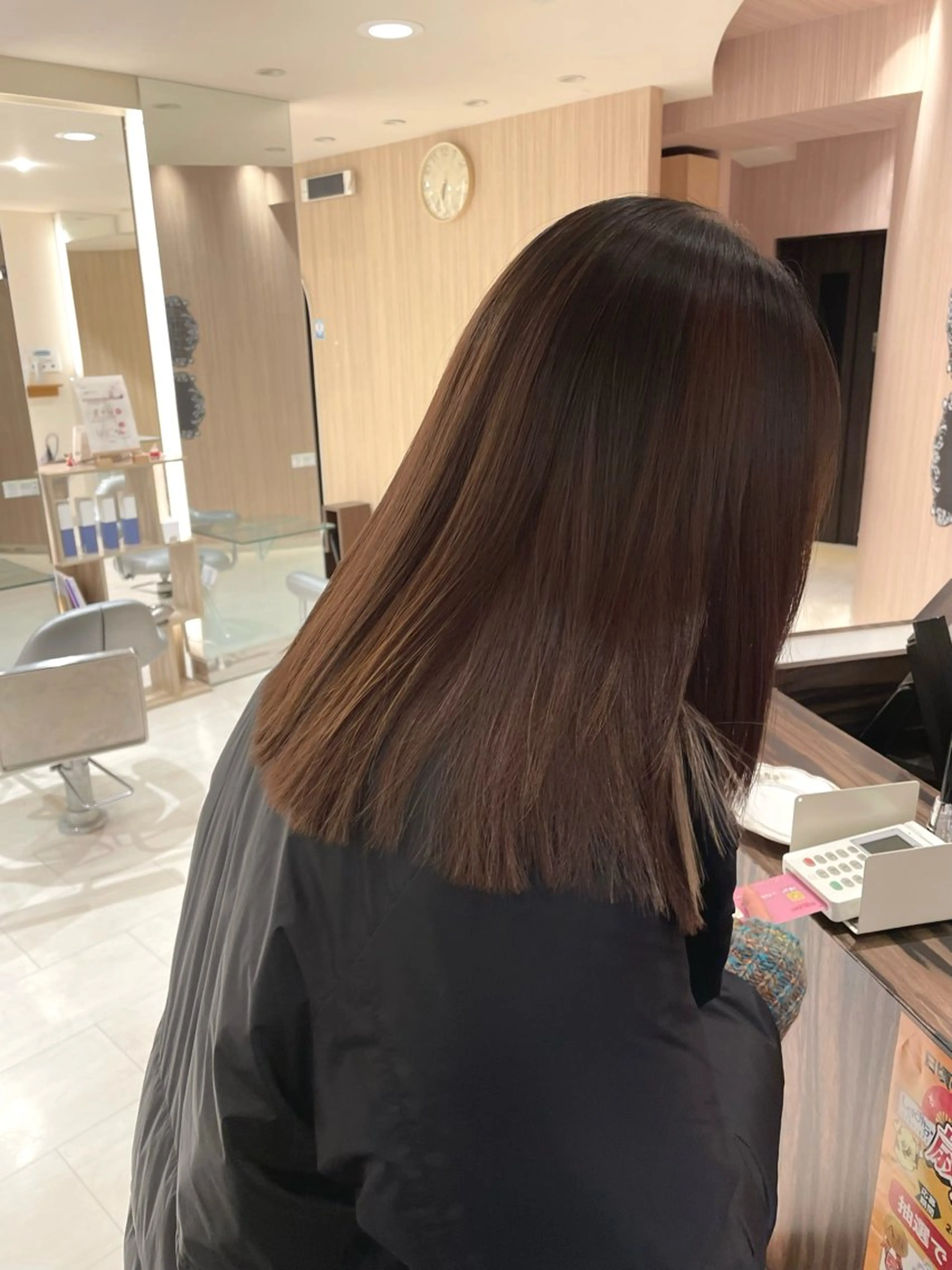 セミロング カラー バレイヤージュ ブリーチ ブリーチなしカラー レイヤーカット ヘアカラー トリートメント 美髪カラー✨本間 貴広のヘアスタイル