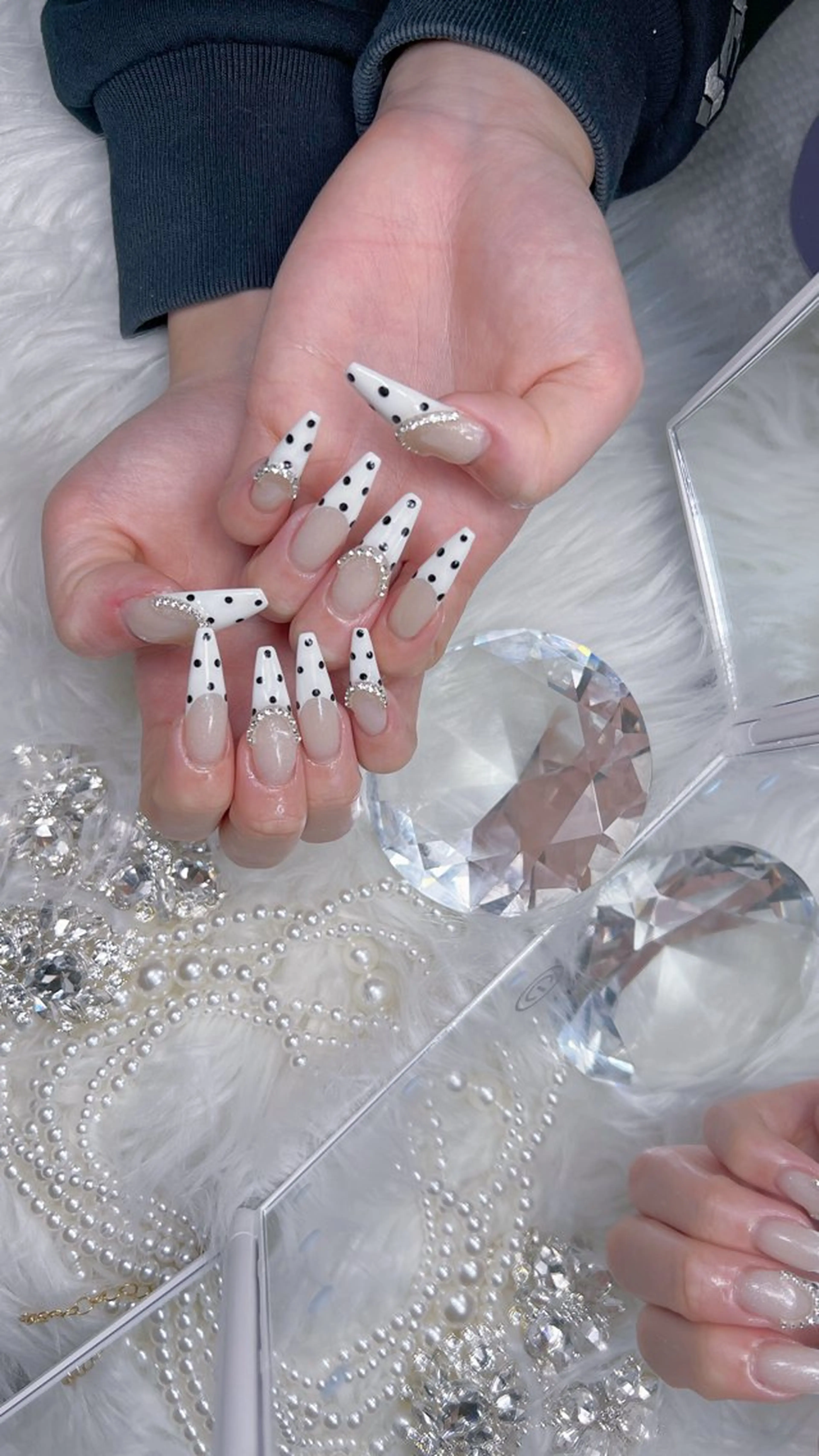 ネイル アートネイル オーロラネイル チークネイル 長さ出し フットネイル ハンドネイル フットネイル ハンドケア Noiranail_ studio川越西口のネイルデザイン