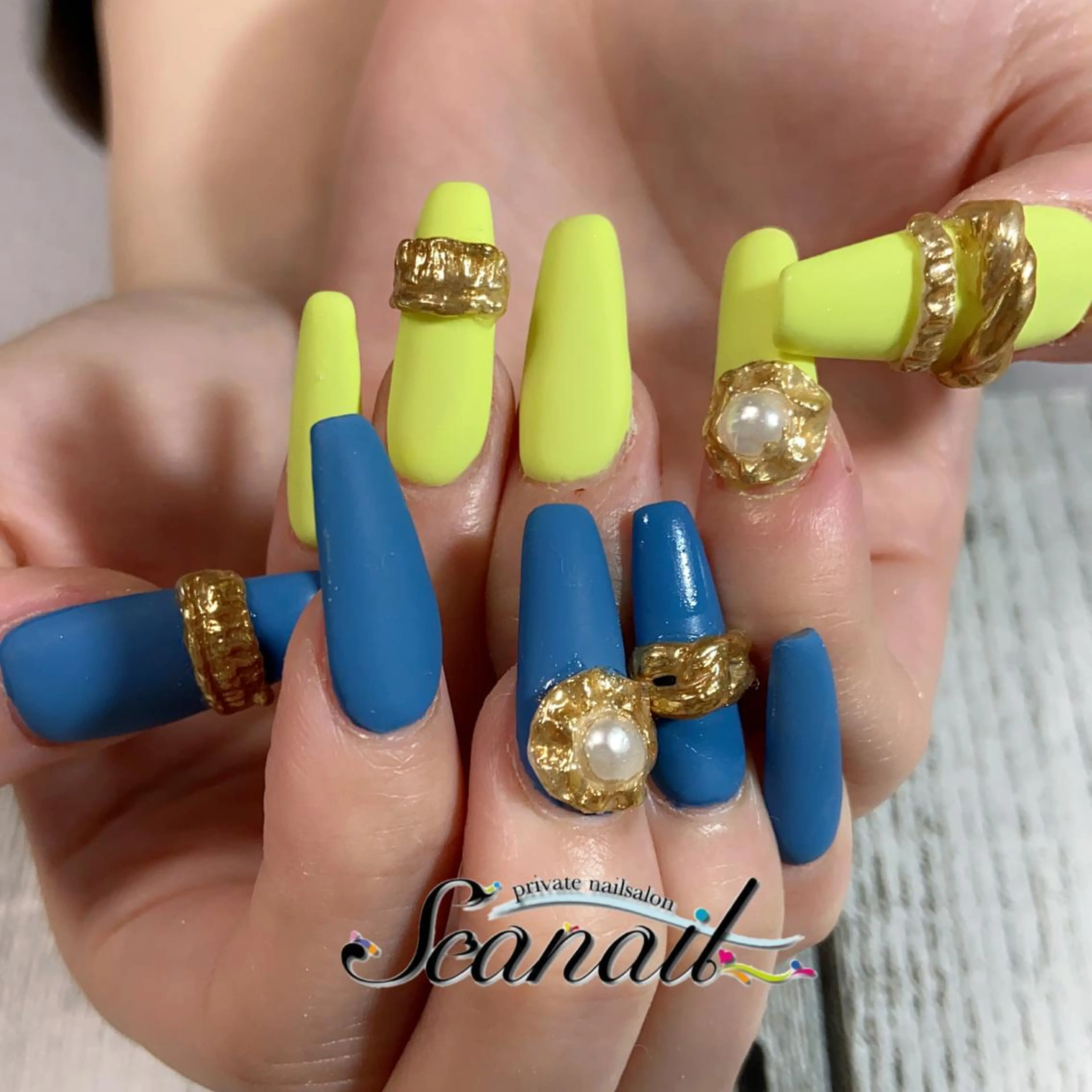 ネイル アートネイル ブルー フットネイル ジェルネイル ロングネイル 小尾 栞のネイルデザイン