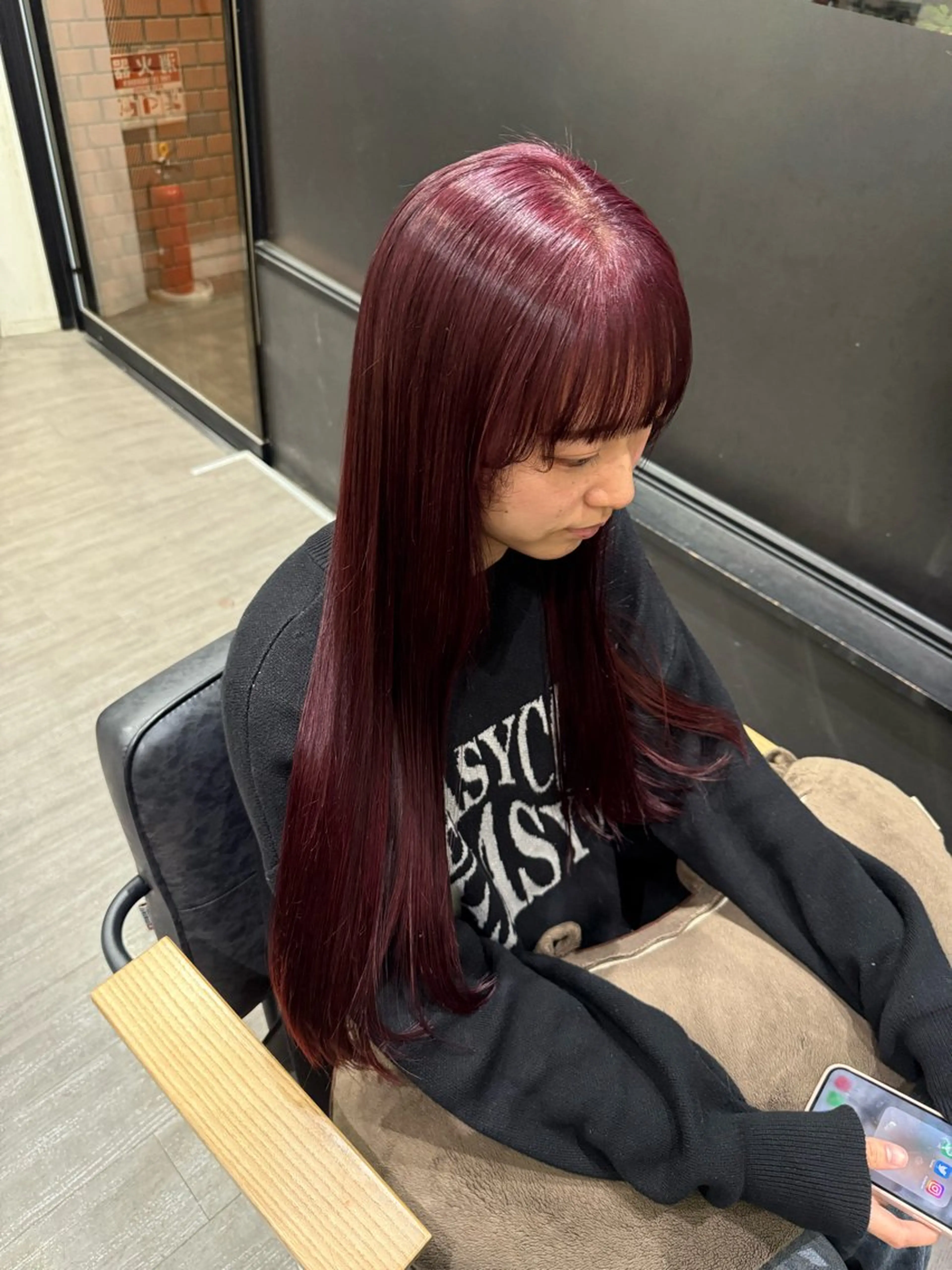 ロング カラー カシス レッドカラー カット ヘアカラー トリートメント 艶髪レイヤー上田 紗也🇰🇷💗のヘアスタイル