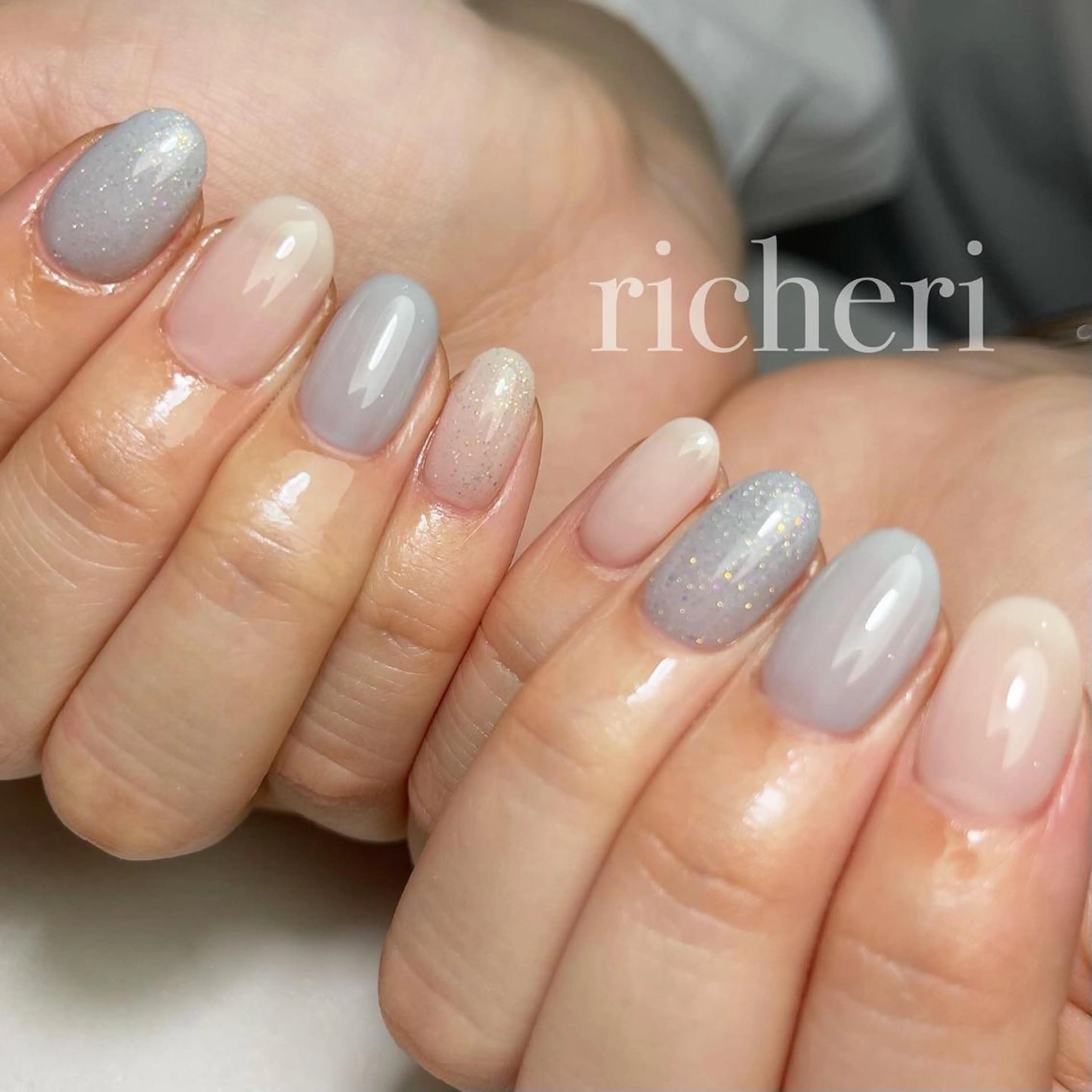 ミディアム ネイル 韓国風ヘア アートネイル フラッシュネイル フレンチネイル ジェルネイル ハンドネイル richeri beautyのエステ・リラクイメージ