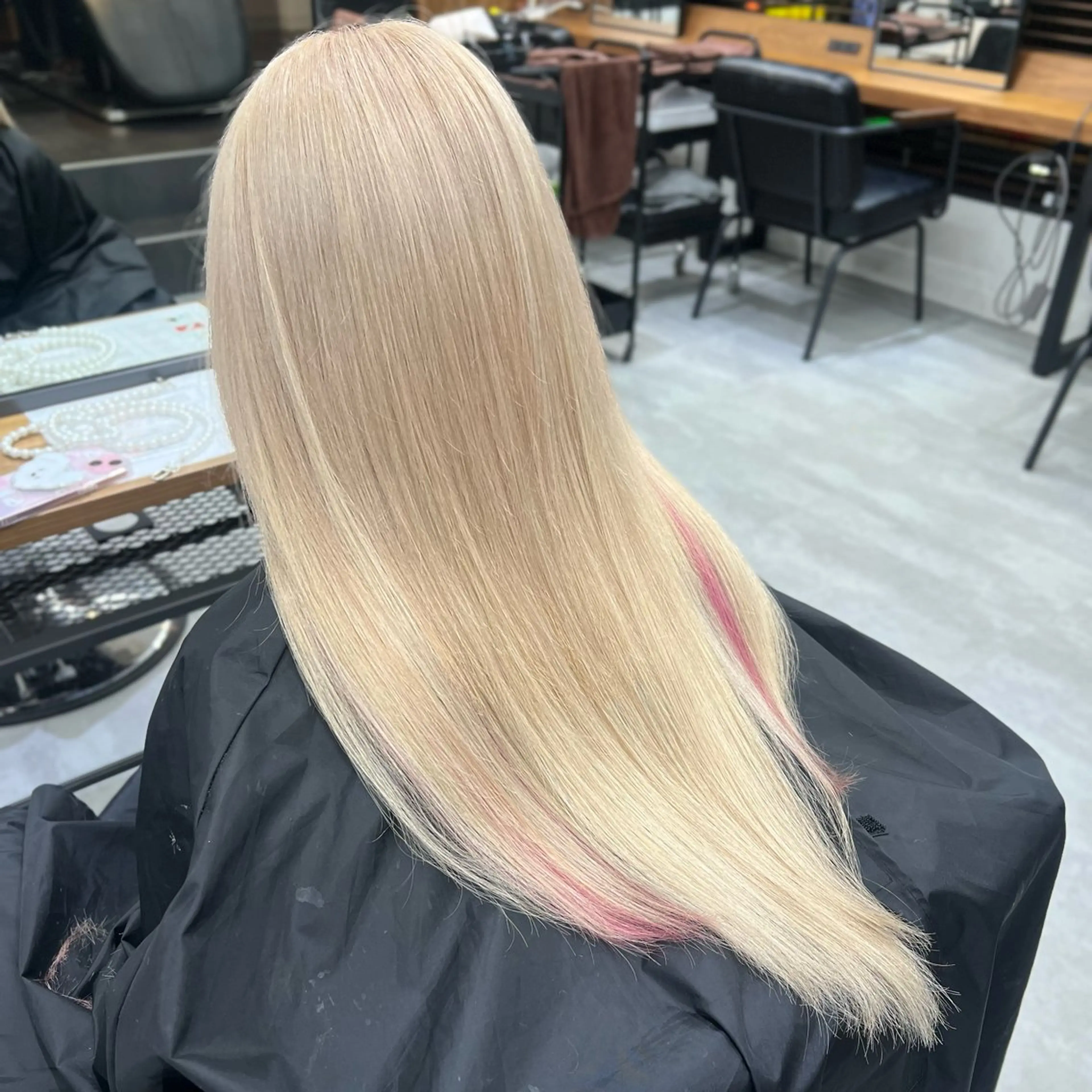 ロング カラー シールエクステ ブリーチ ブロンド 透明感カラー デザインカラー ショート/ウルフ カットモデル募集のヘアスタイル