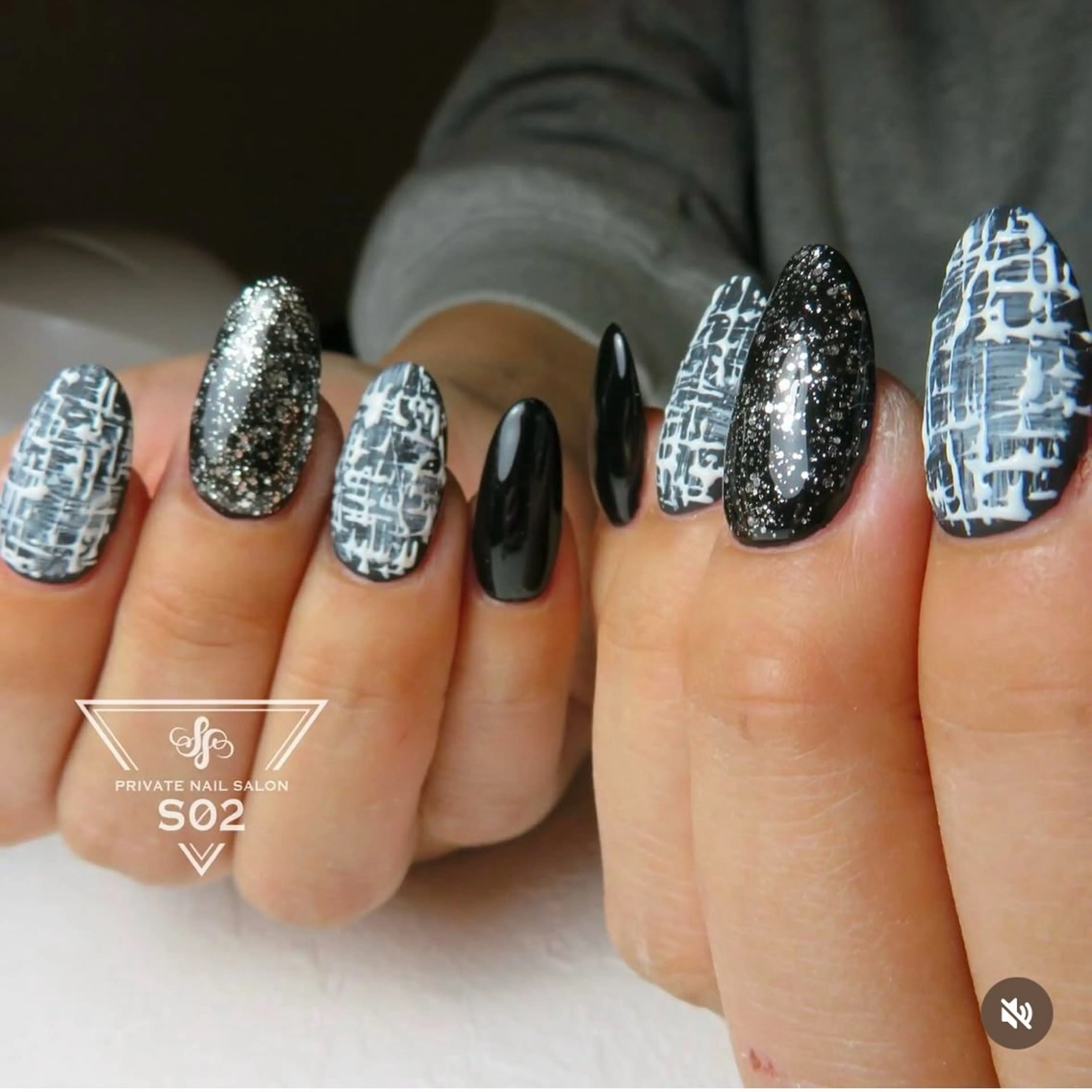 ネイル ツイードネイル S02 𝙲𝚑𝚒𝚎のネイルデザイン