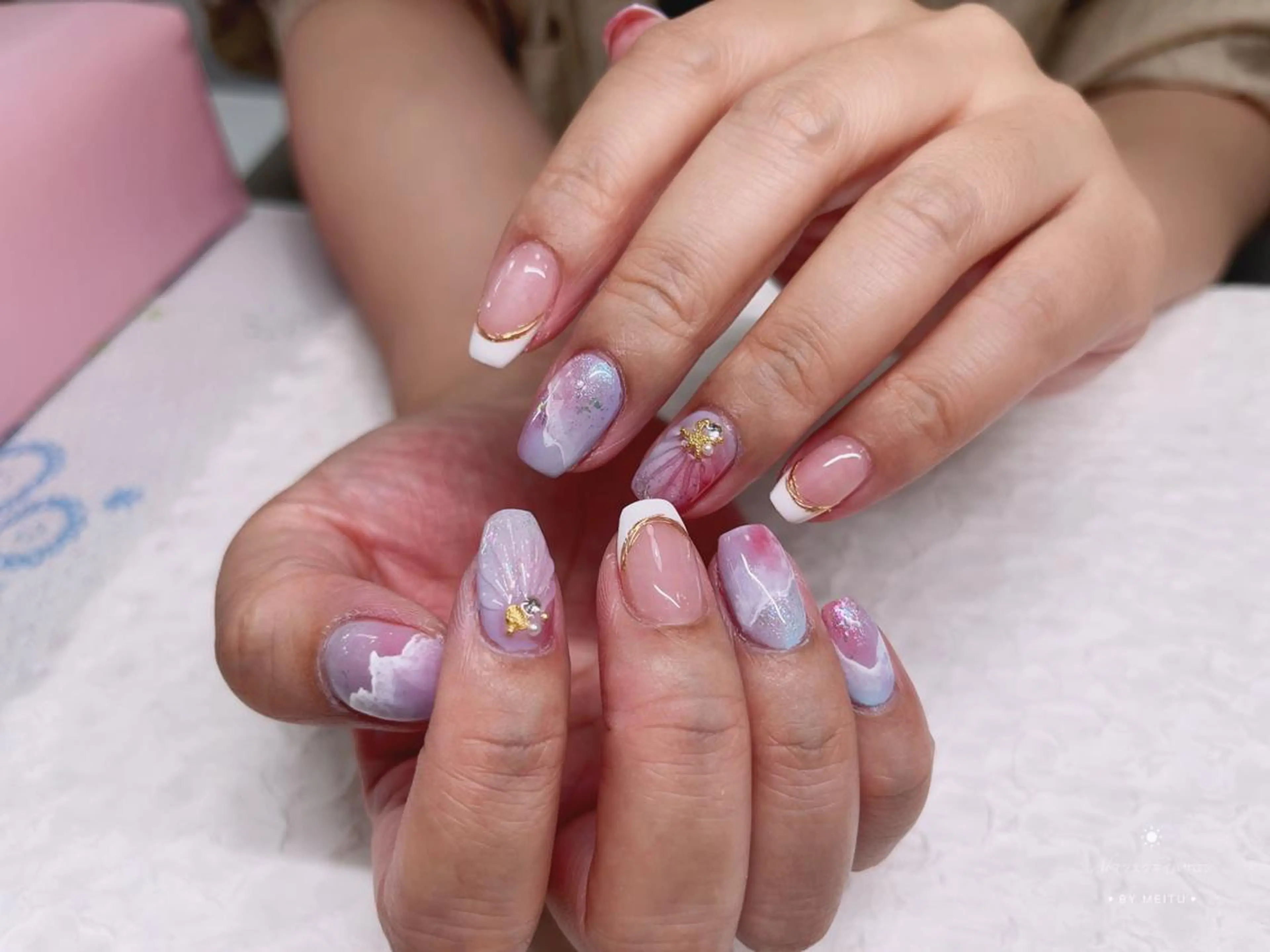 ネイル チークネイル 長さ出し フットネイル フレンチネイル ジェルネイル AB マツエクネイルサロンのネイルデザイン