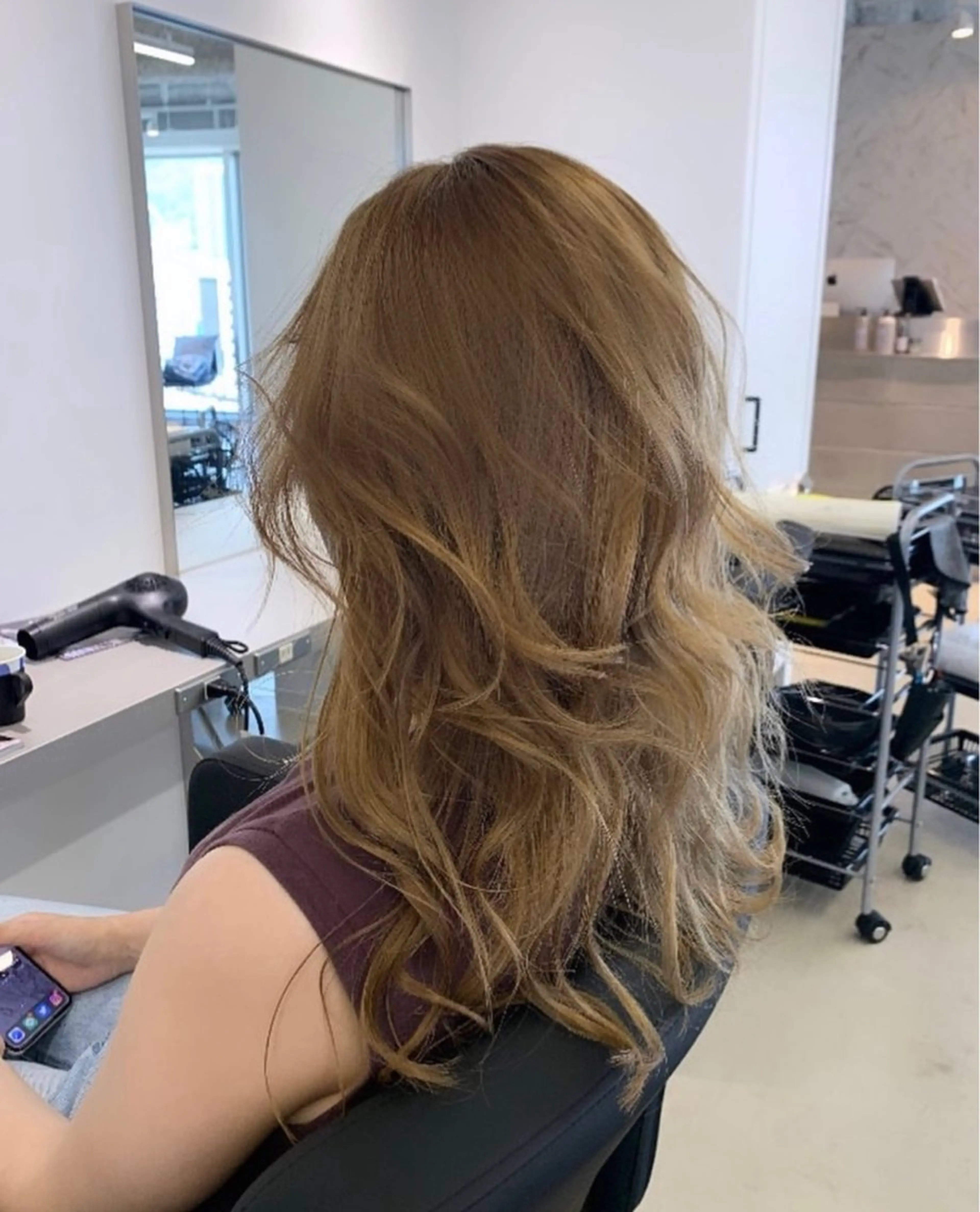 セミロング karin🪩海外風 バタフライカットのヘアスタイル