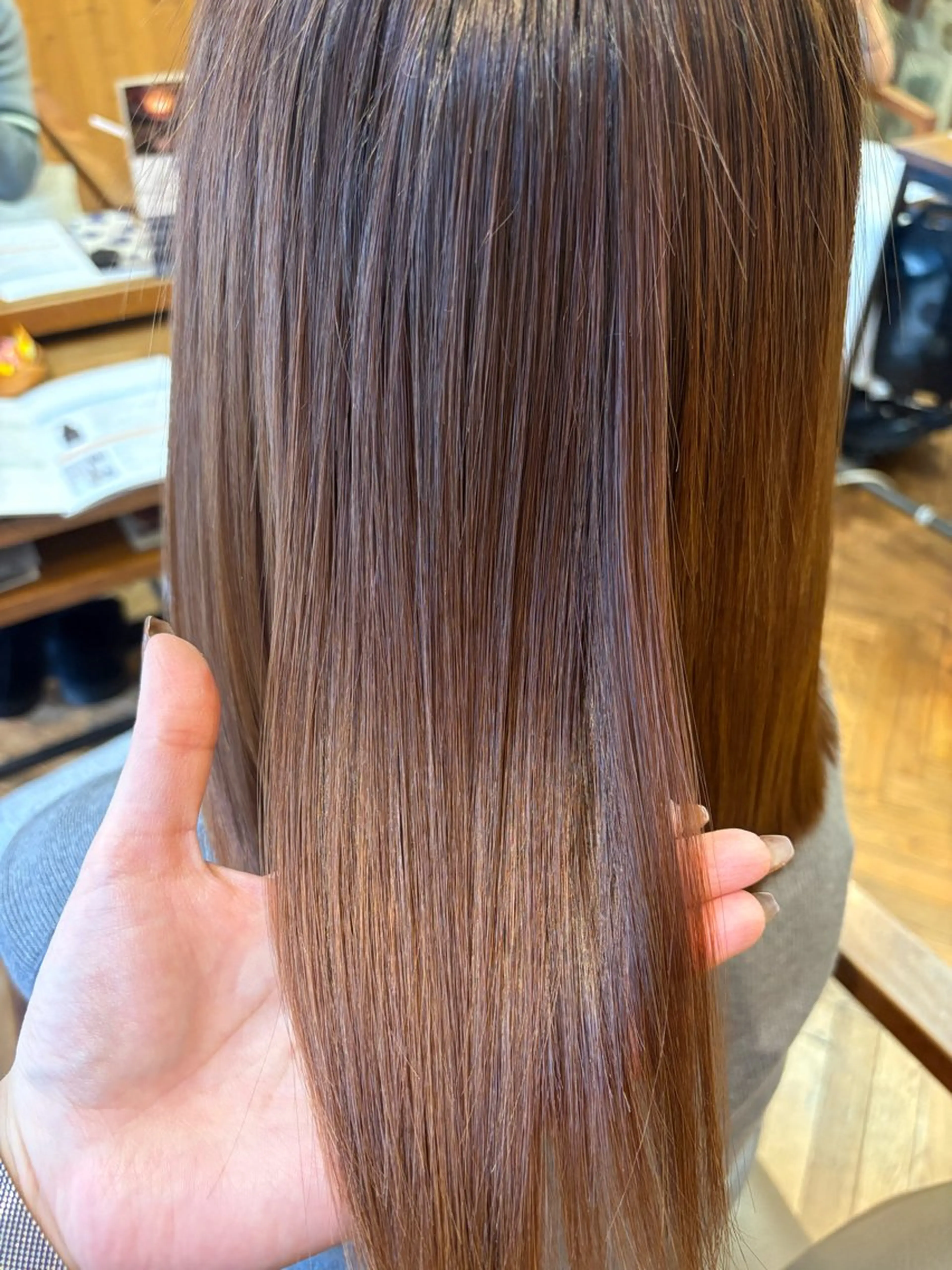 ツヤ感カラー✨/ 顔周りカット西川絢音のヘアスタイル