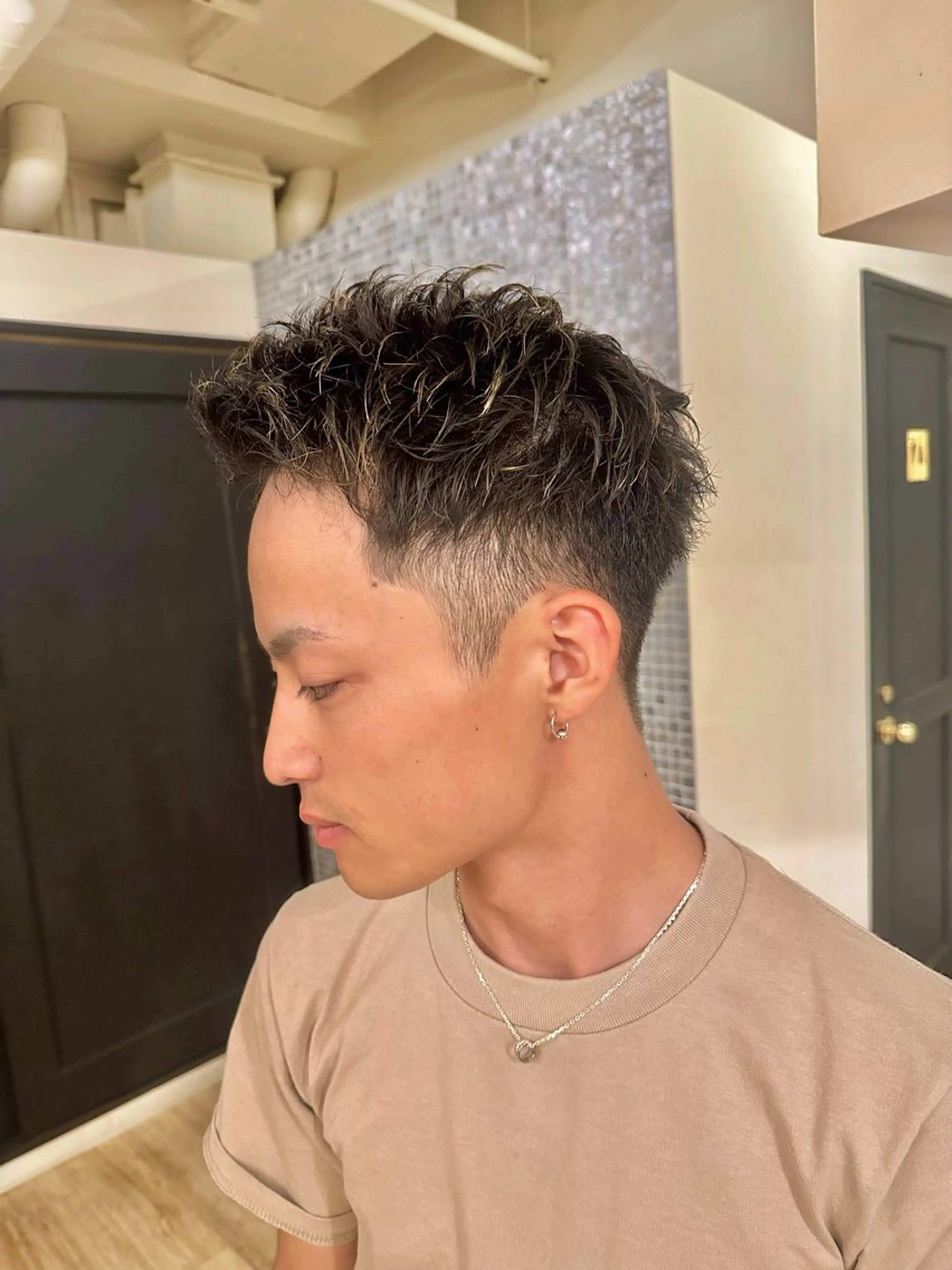 ショート カット 白髪ぼかしハイライト レイヤー川口　元気のヘアスタイル