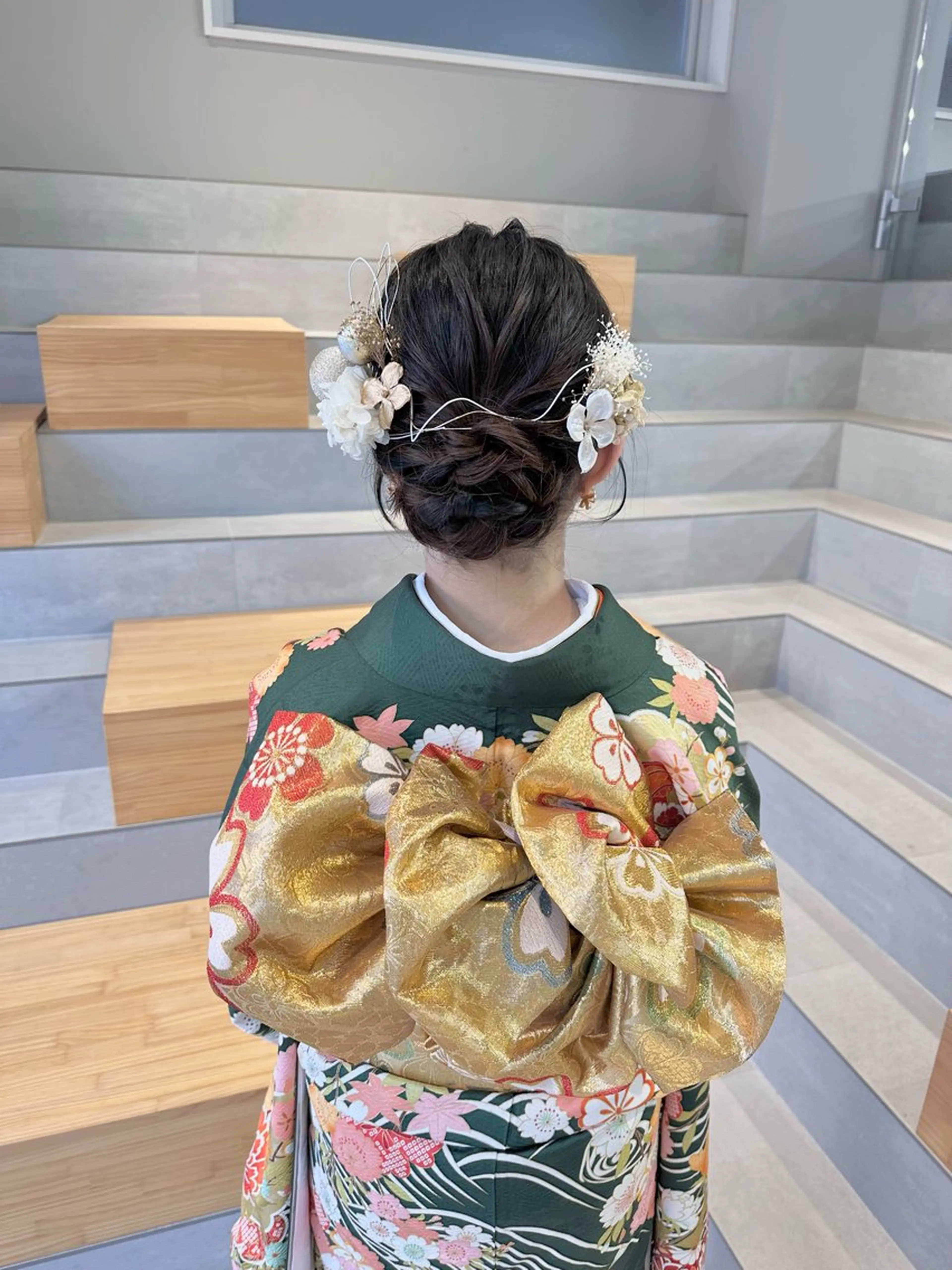 ロング ヘアアレンジ 成人式 卒業式のヘアスタイル 染谷 遥花のヘアスタイル