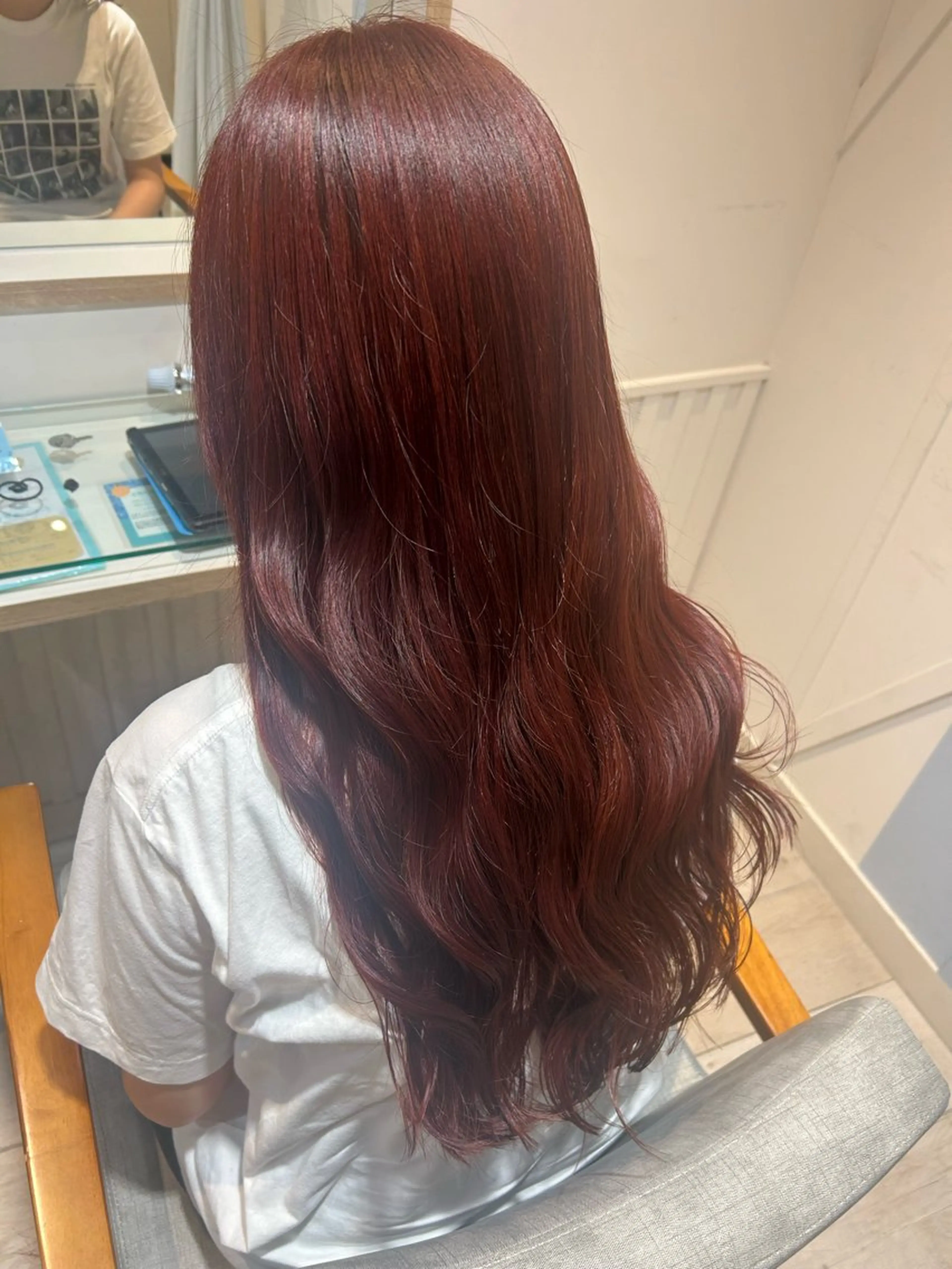 ロング カラー レッドカラー カット ヘアカラー トリートメント 大川 夏実のヘアスタイル