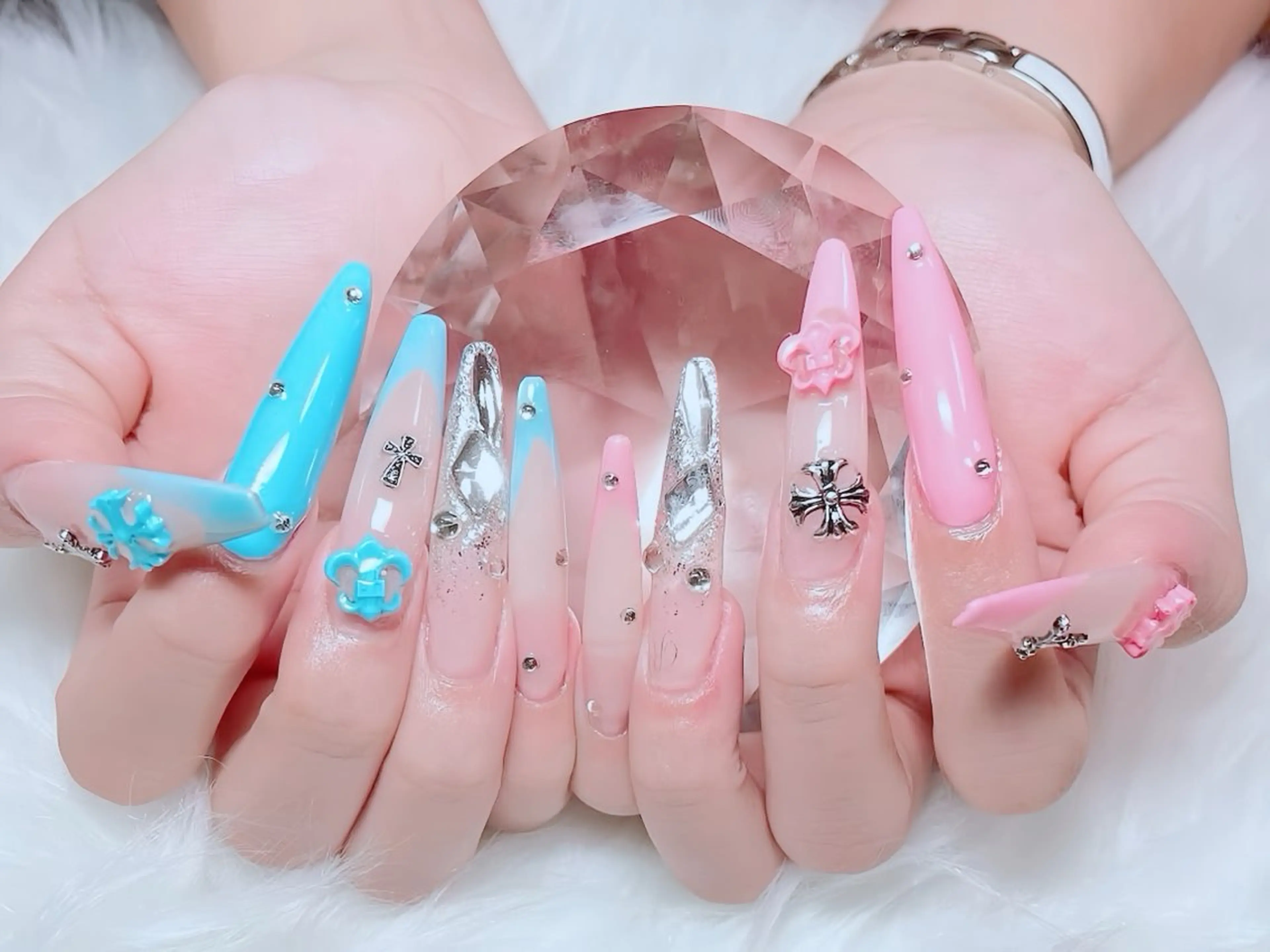 ネイル アートネイル フレンチネイル キラキラネイル 韓国ネイル 水色 ハンドネイル Rin Nail 新大久保店のネイルデザイン