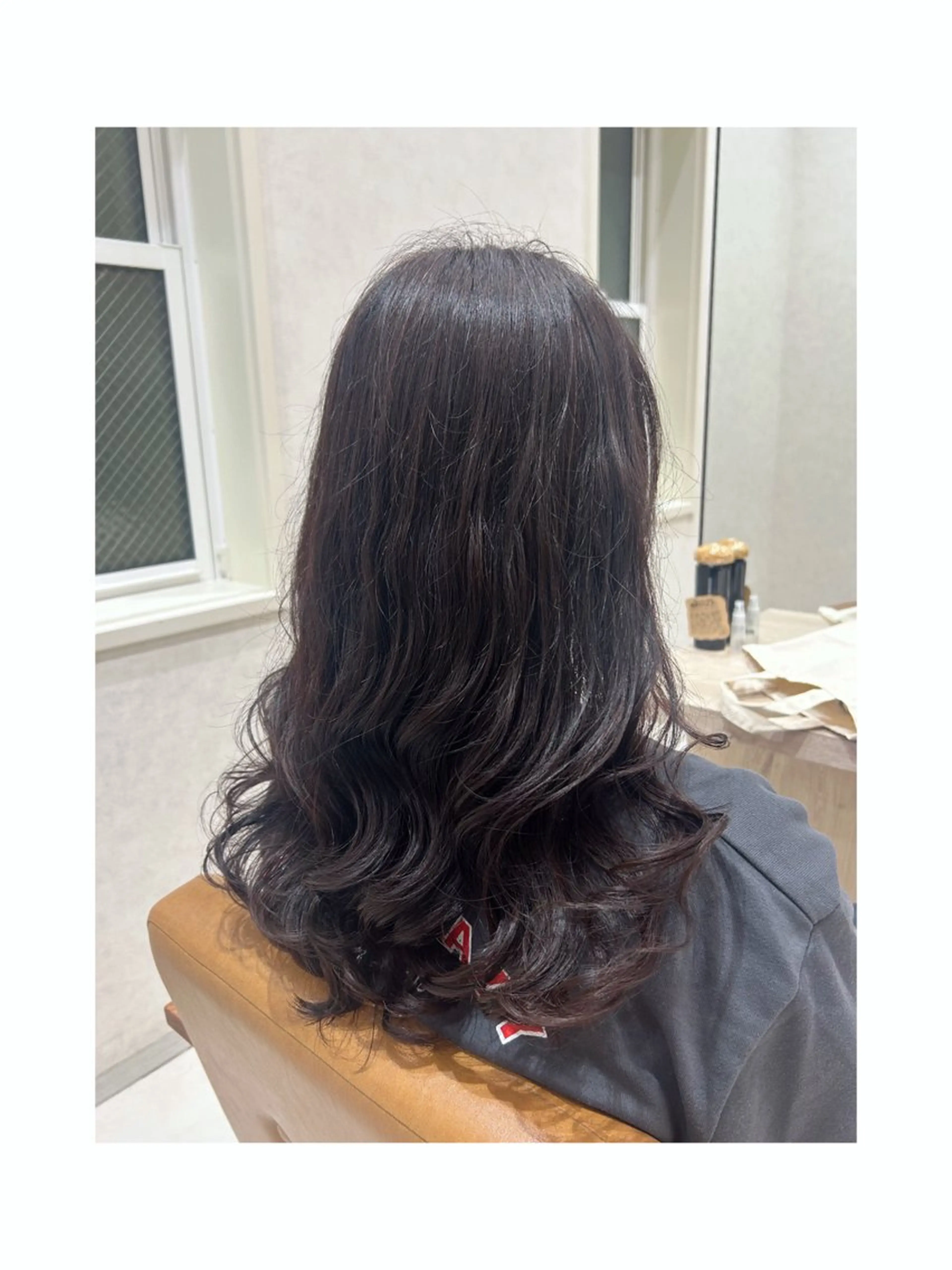 ロング パーマ 透明感＆艶カラー✨️ Honokaのヘアスタイル