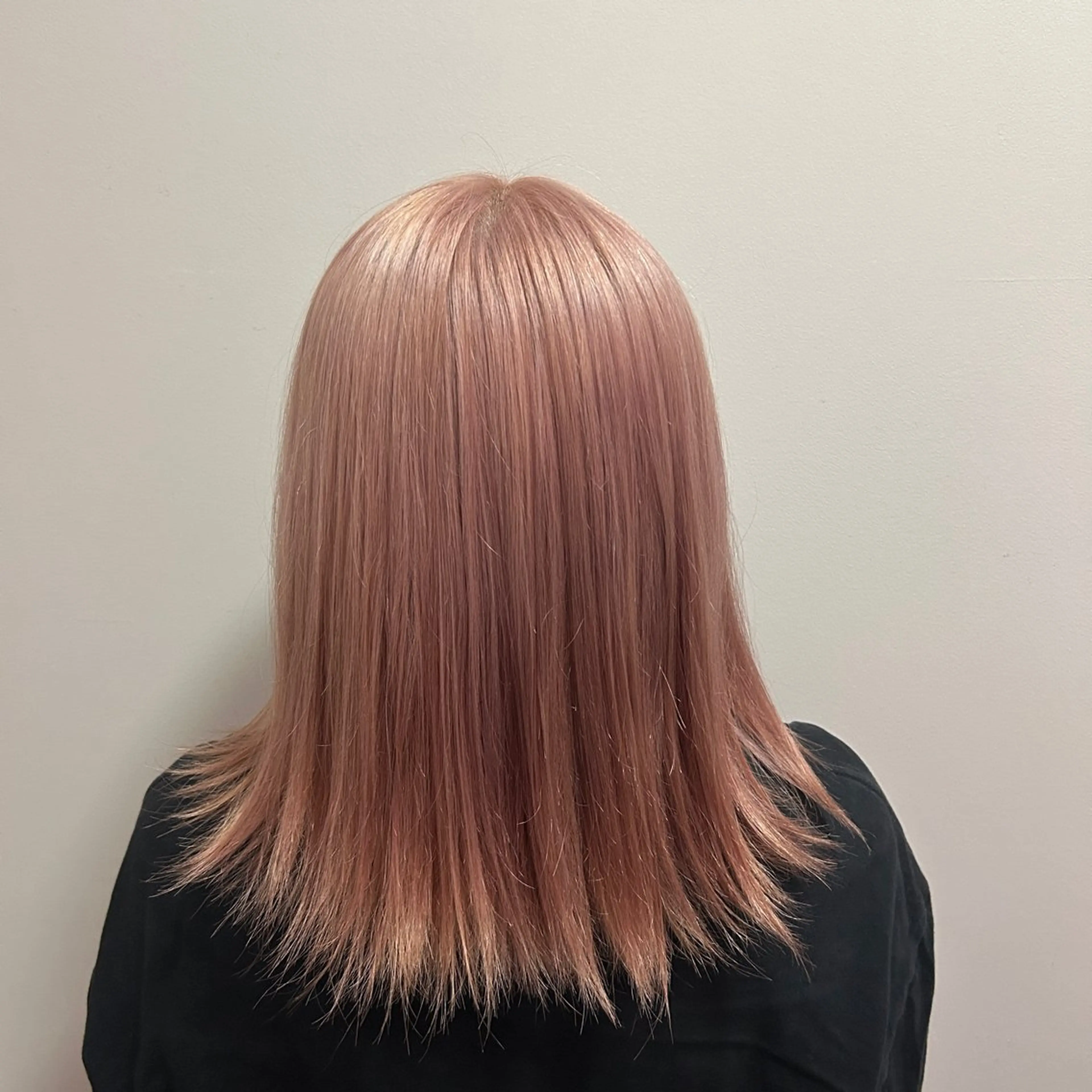 ミディアム カラー ブリーチ ピンクカラー 岡本 妃麗のヘアスタイル