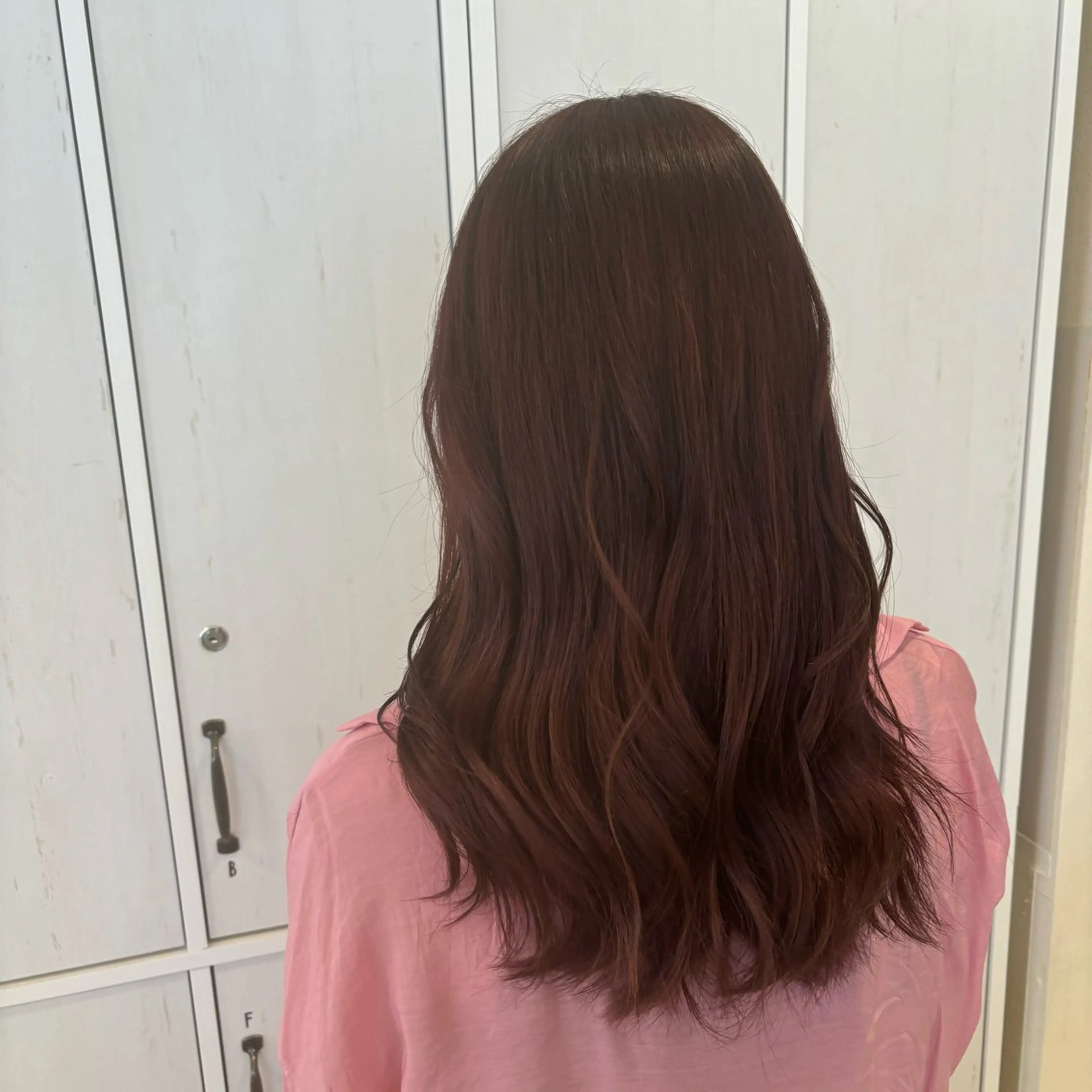 ロング カラー 伊藤 綾のヘアスタイル