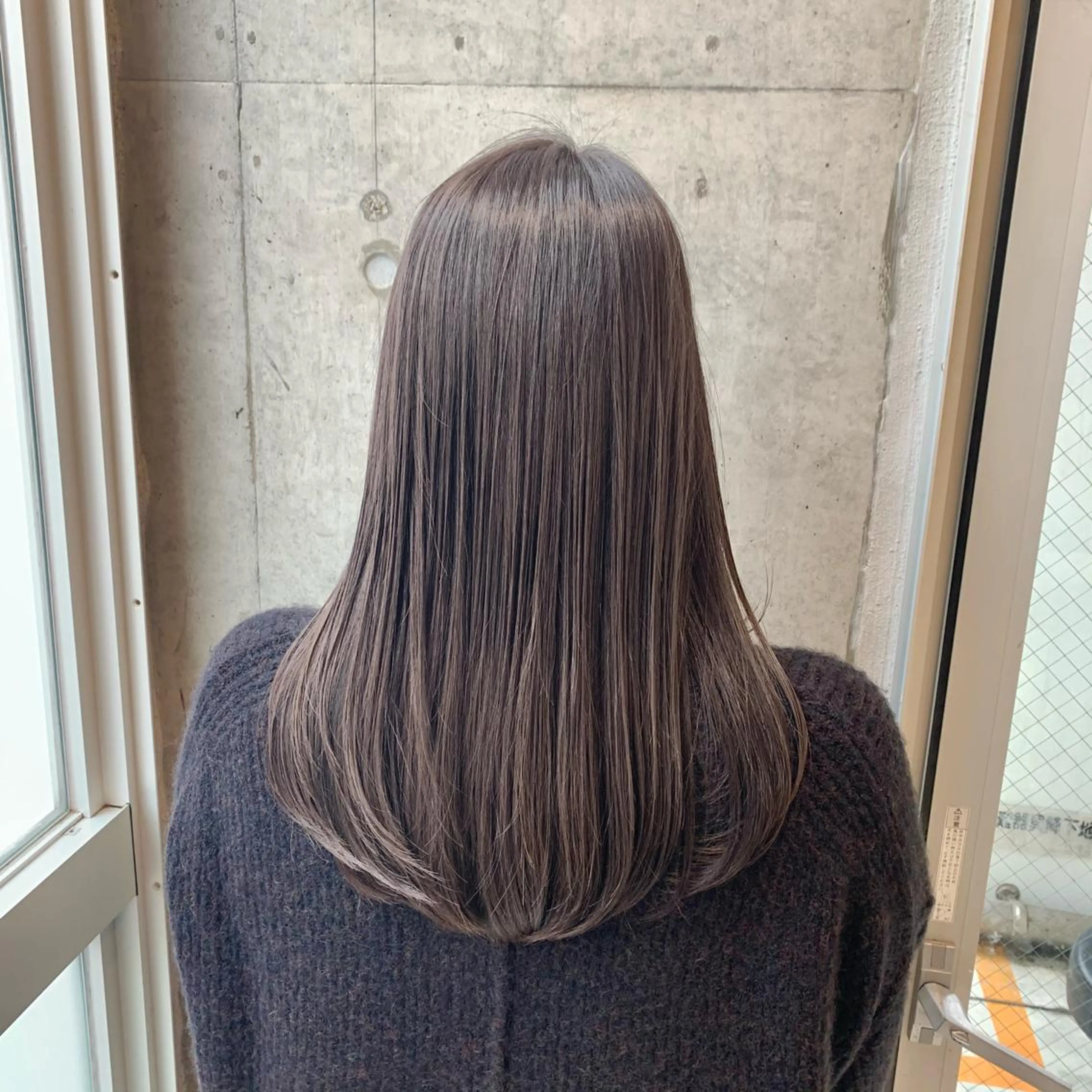 セミロング アッシュ 外国人風カラー ハイライト 髪質改善 韓国風ヘア トリートメント hoNua. 栄/透明感カラーのヘアスタイル