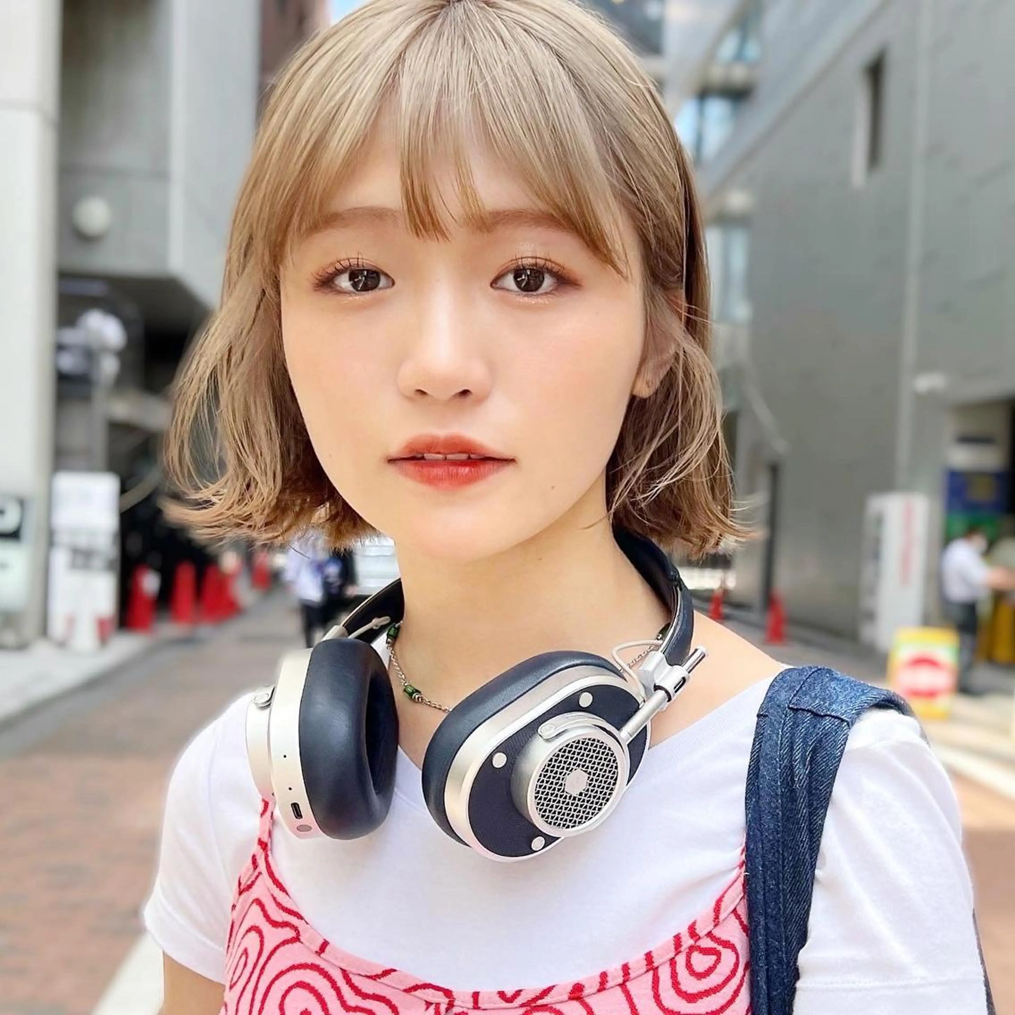 ショート カラー 切りっぱなしボブ 前下がりボブ ブリーチ グレージュ イルミナカラー カット ヘアカラー トリートメント レイヤー専門家 ダブルカラー修のヘアスタイル