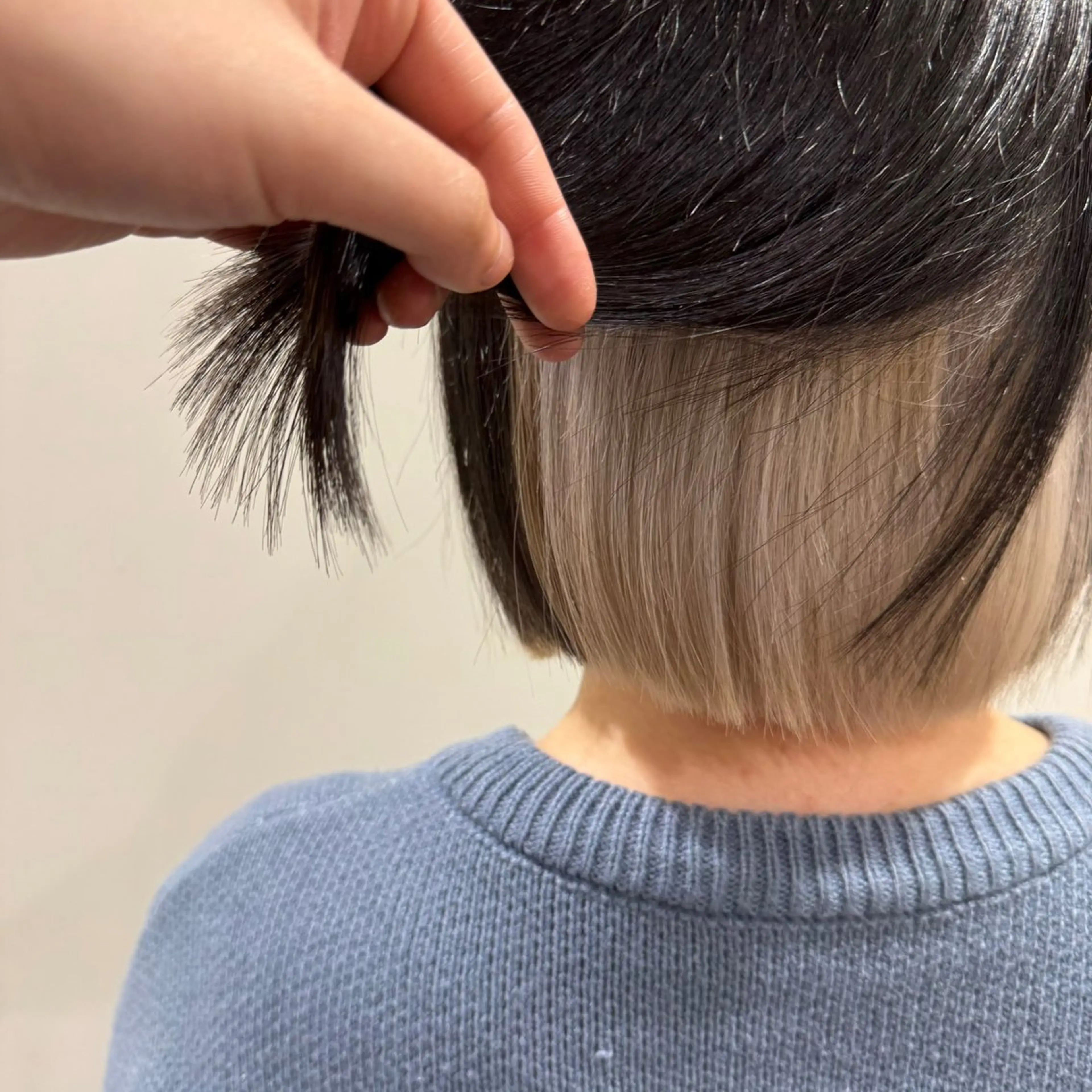 ショート カラー アディクシーカラー ブリーチ 透明感カラー デザインカラー ダブルカラー ヘアカラー トリートメント ヘッドスパ ブリーチカラー🦖 岡部木乃夏のヘアスタイル