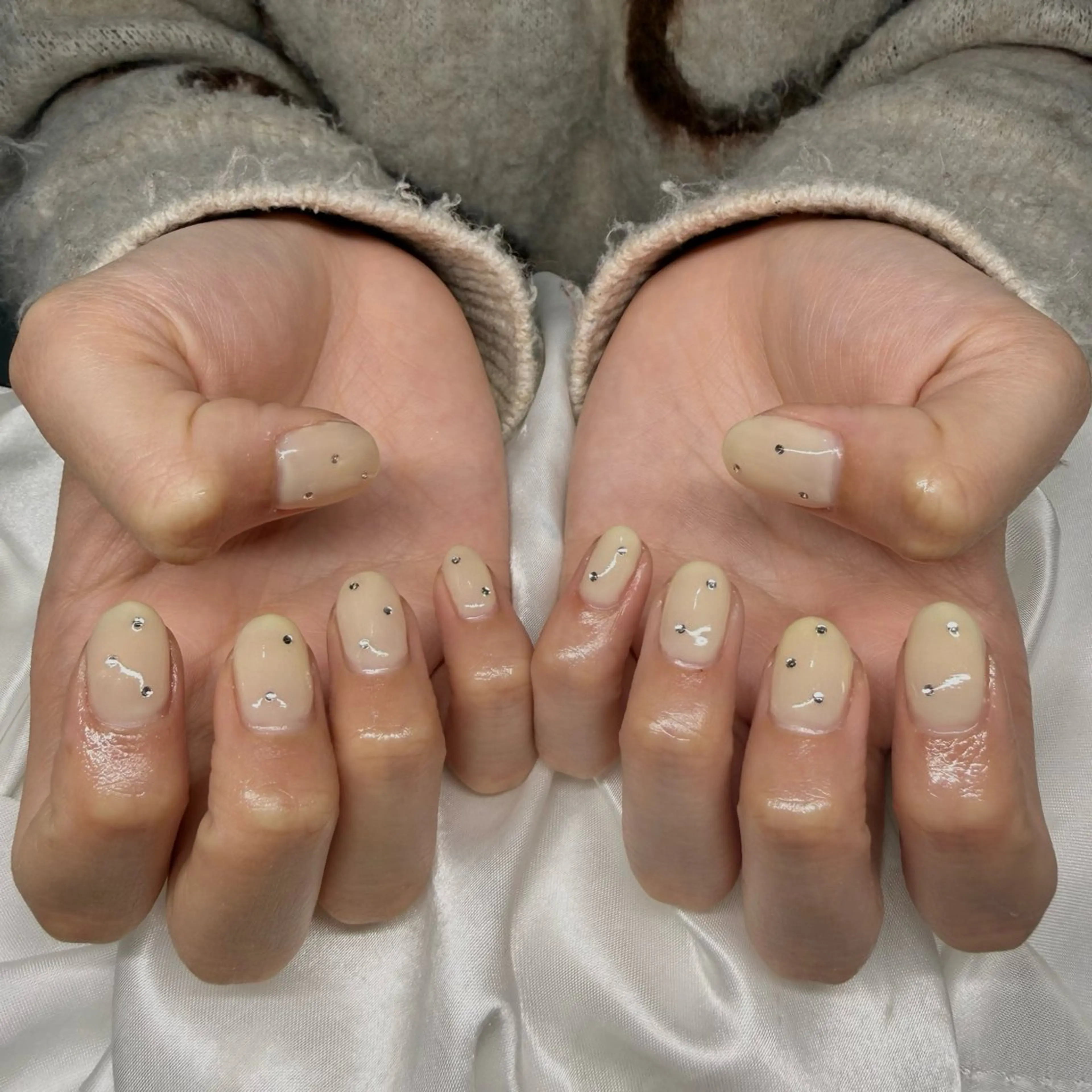 ネイル ワンカラーネイル ピンク 春ネイル ストーンネイル 黄色 ハンドネイル mao lilu/高崎のネイルデザイン