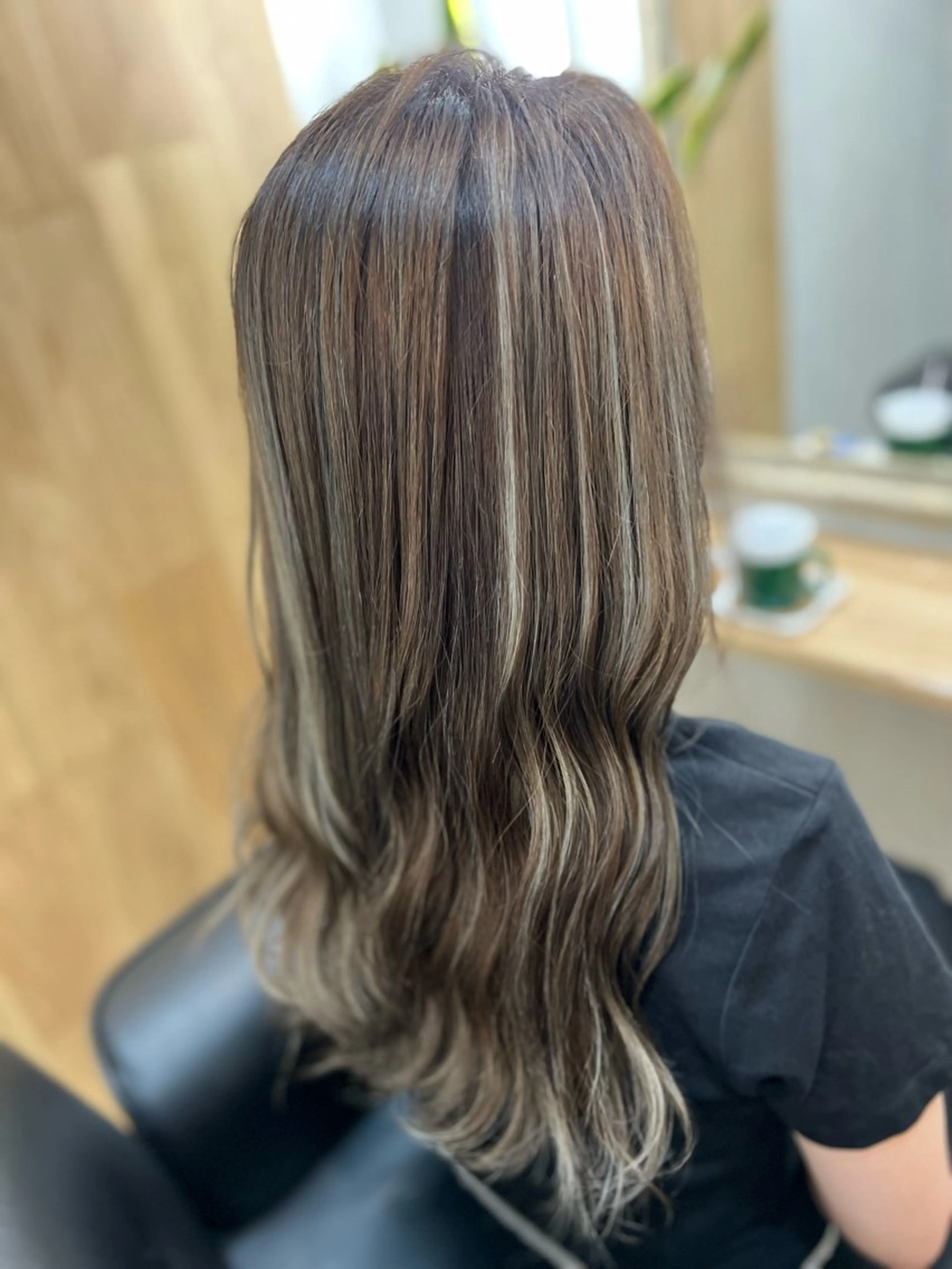 ロング ハイライト ヘアカラー トリートメント 川村 昌広のヘアスタイル