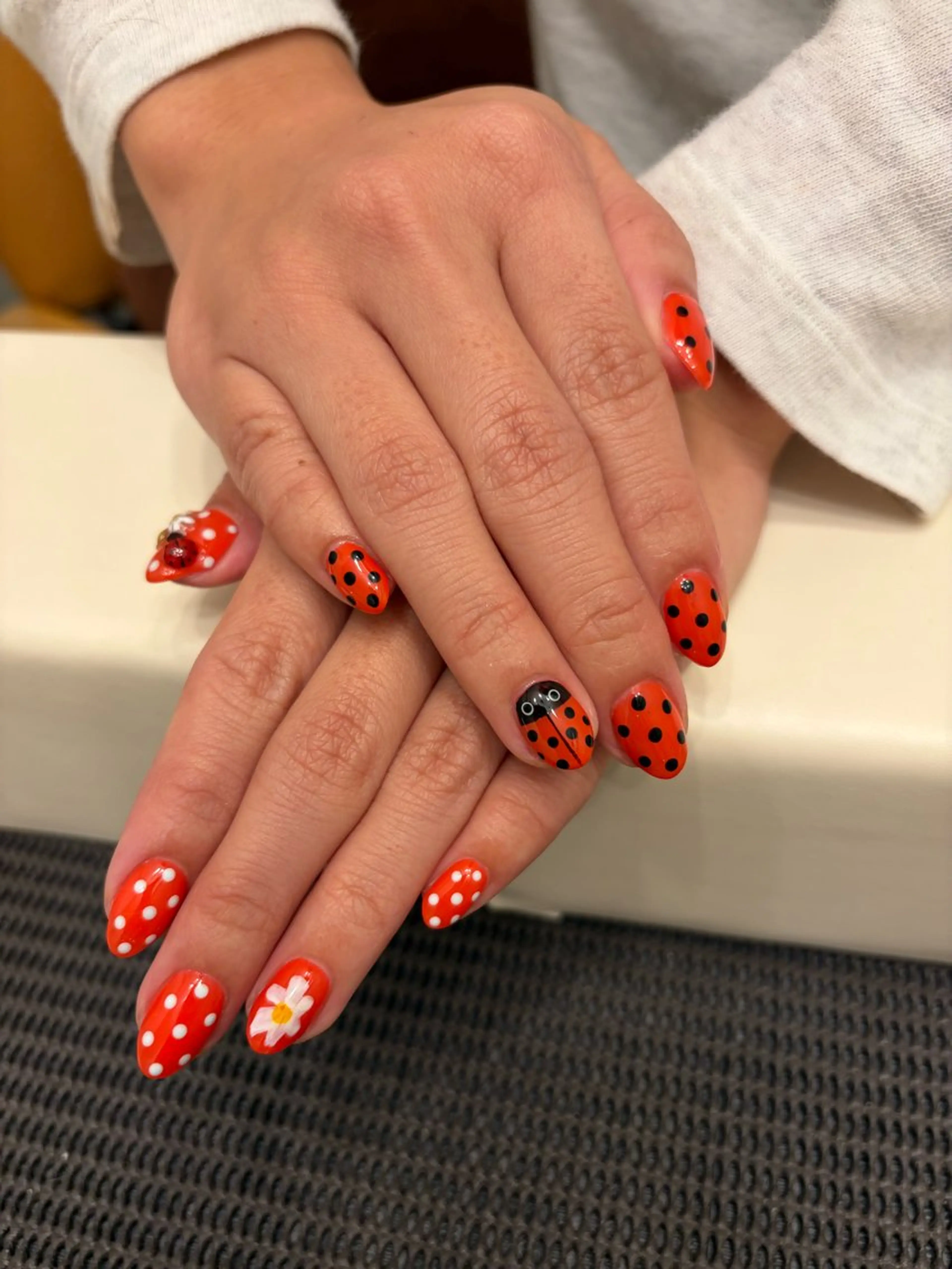 ネイル ハンドネイル ハンドケア 爪の絵描き屋　ミテネイル所属・爪の絵描き屋 ミテネイルのネイルデザイン