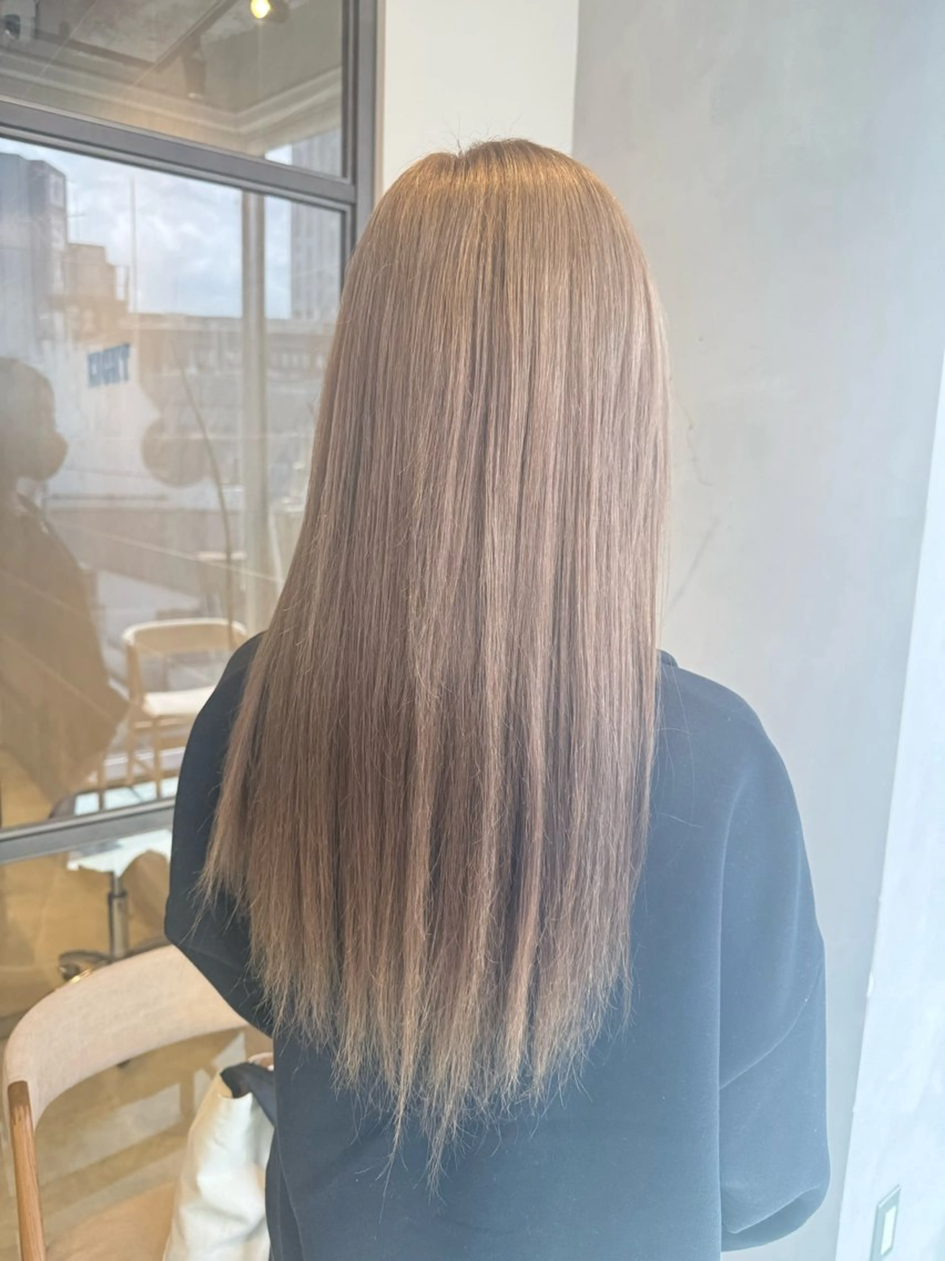 ロング カラー ベージュカラー ブリーチ ホワイトベージュ カット ヘアカラー ハイトーン/うる艶 カラー Mioのヘアスタイル