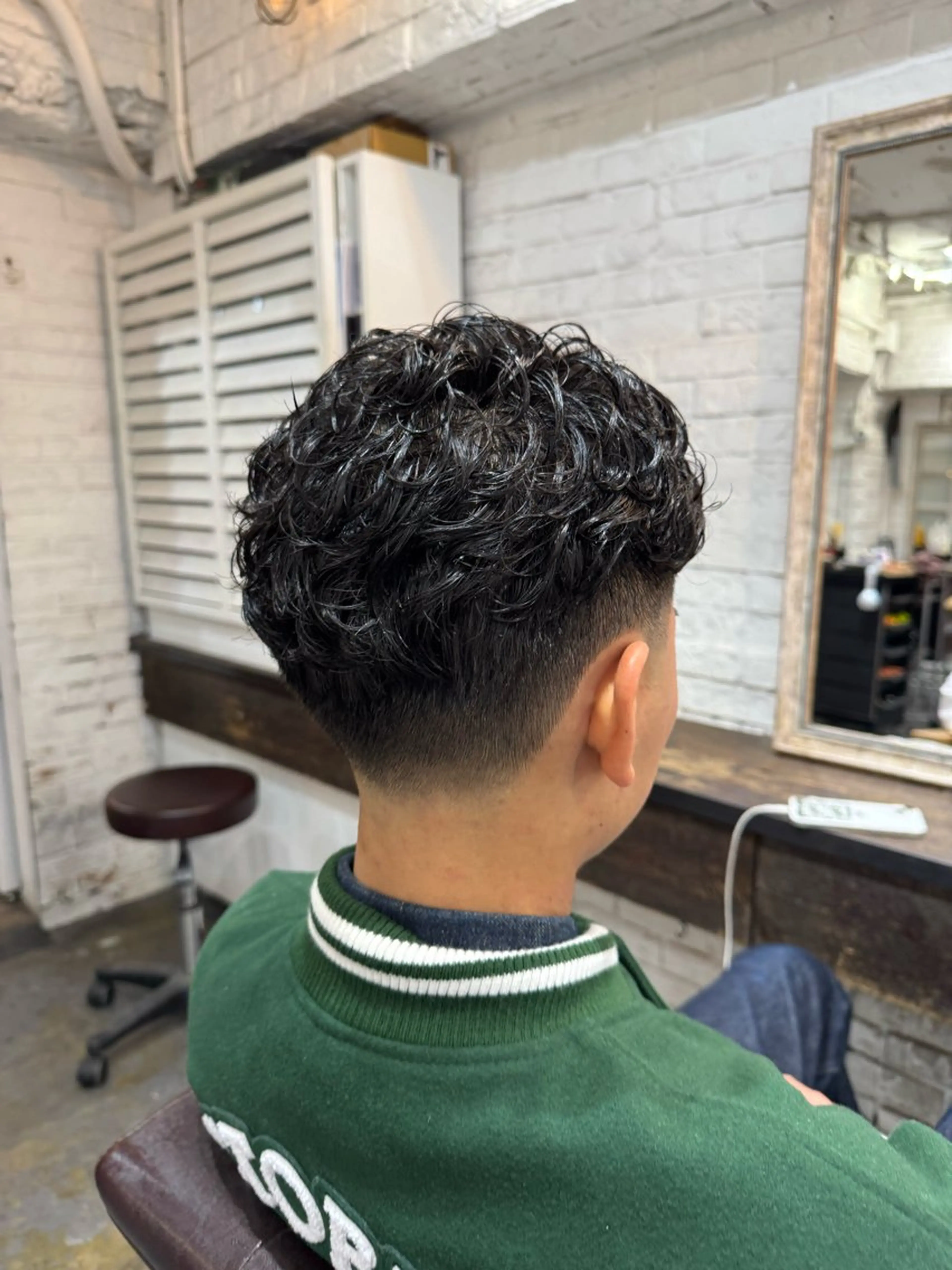 ショート パーマ メンズ センターパート ダウンパーマ フェードカット メンズハイライト メンズパーマ カット パーマ トリートメント 💈メンズ特化💈 TASUKUのヘアスタイル