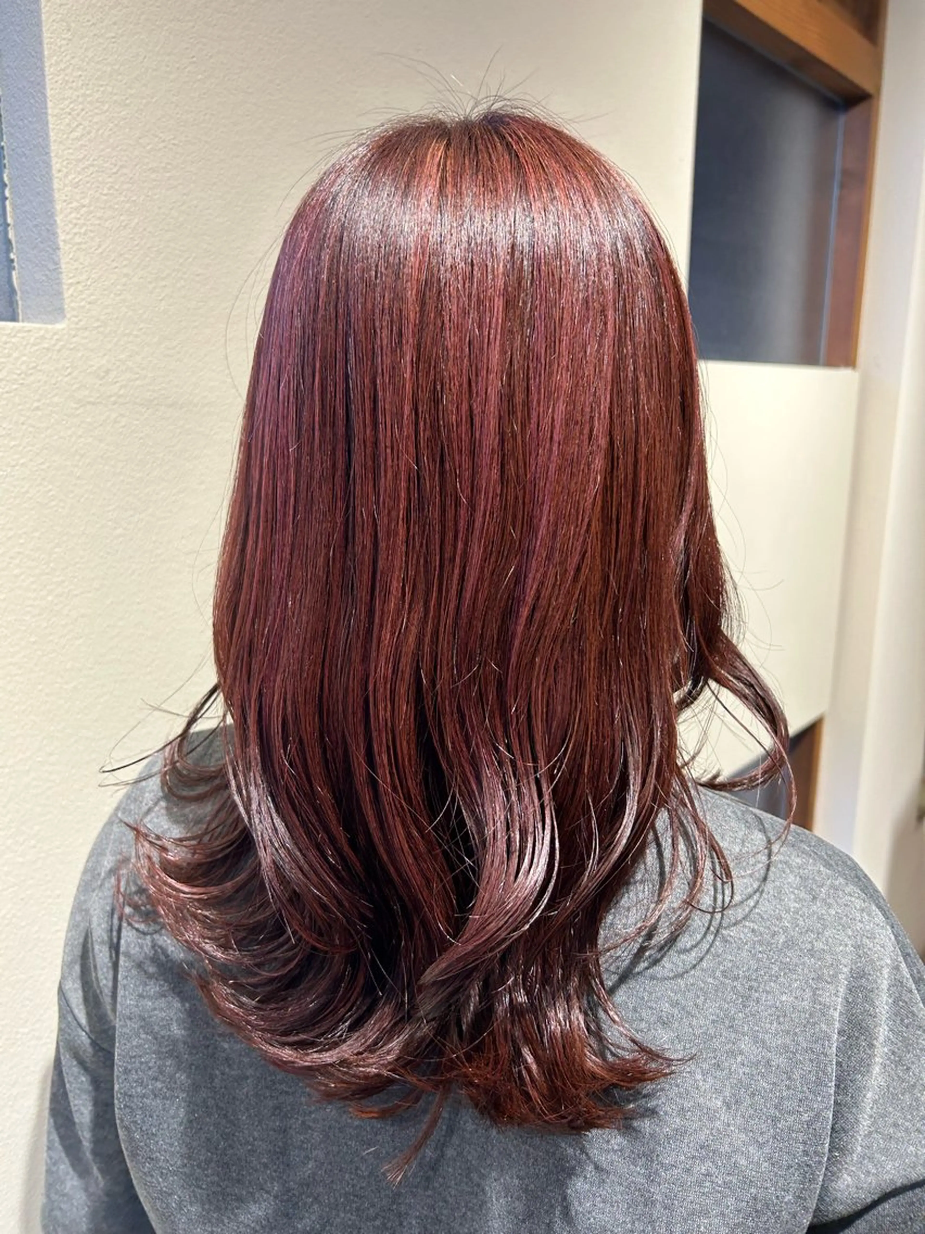 セミロング カラー 仁木 彩奈のヘアスタイル
