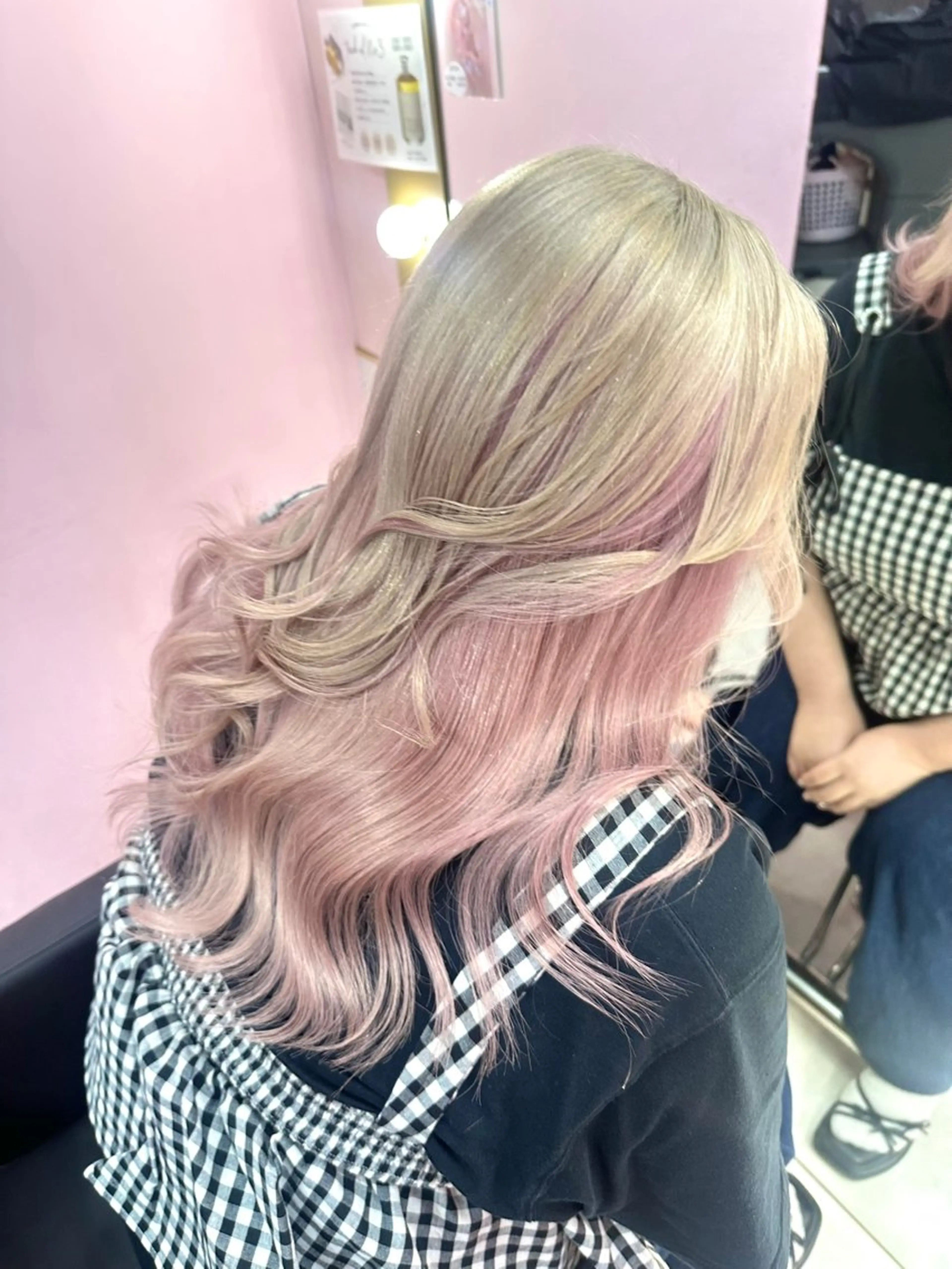 セミロング ブリーチ✖️レイヤー MANATO🎨🌈のヘアスタイル