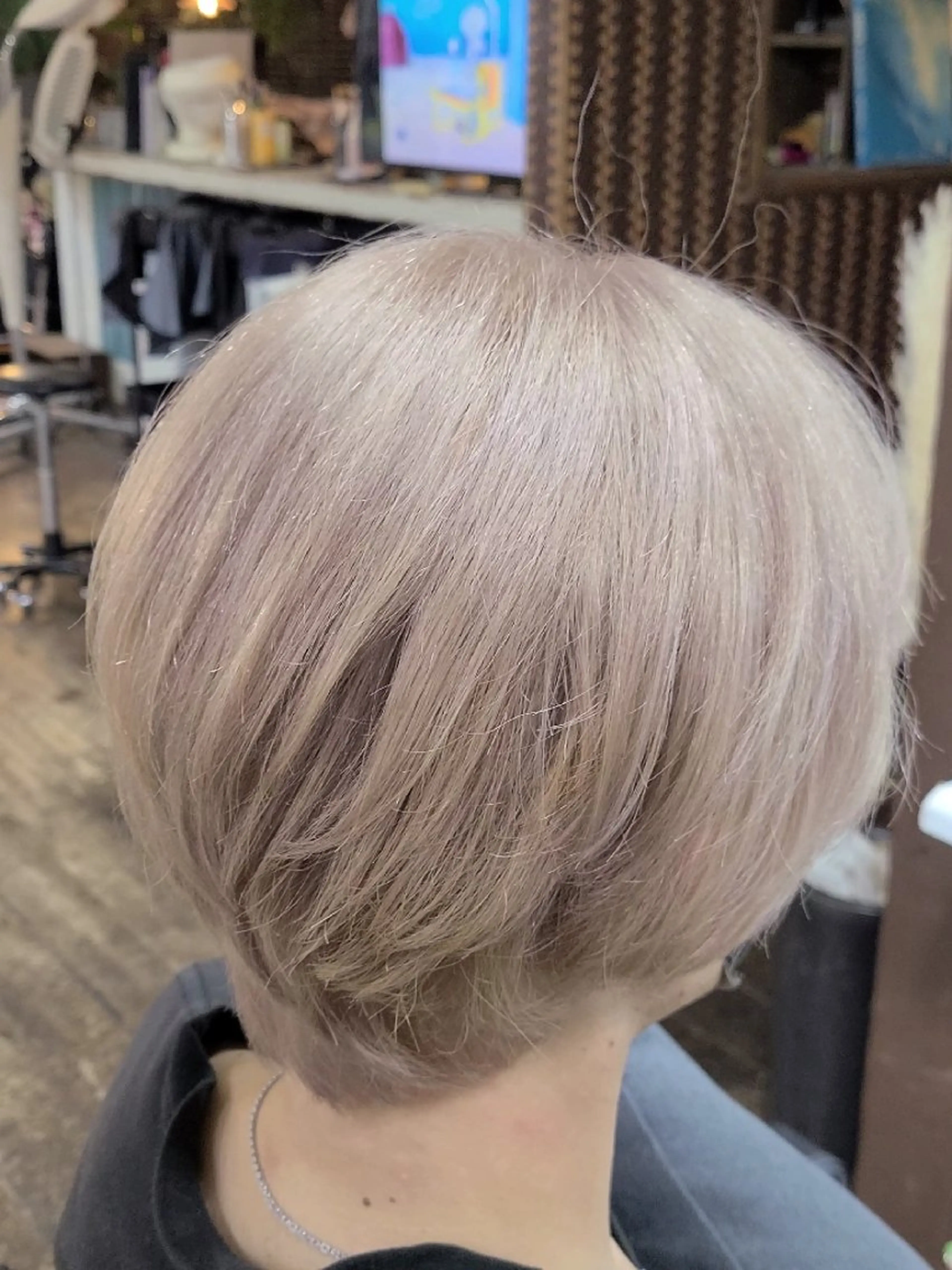 ミディアム カラー メンズ メンズブリーチ ベージュカラー ブリーチ THE COLORS所属・Colores Ryuのヘアスタイル